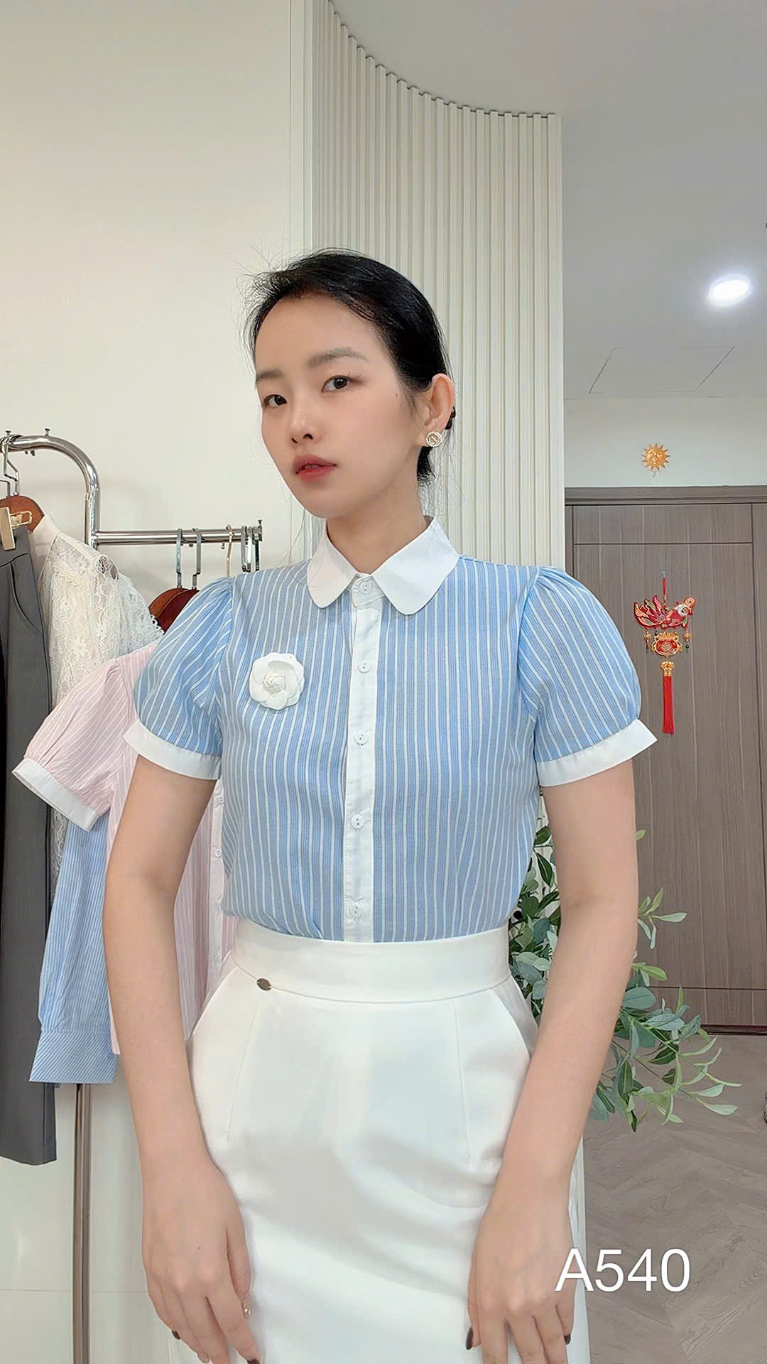 A540 Áo đũi kẻ cổ trắng kèm hoa