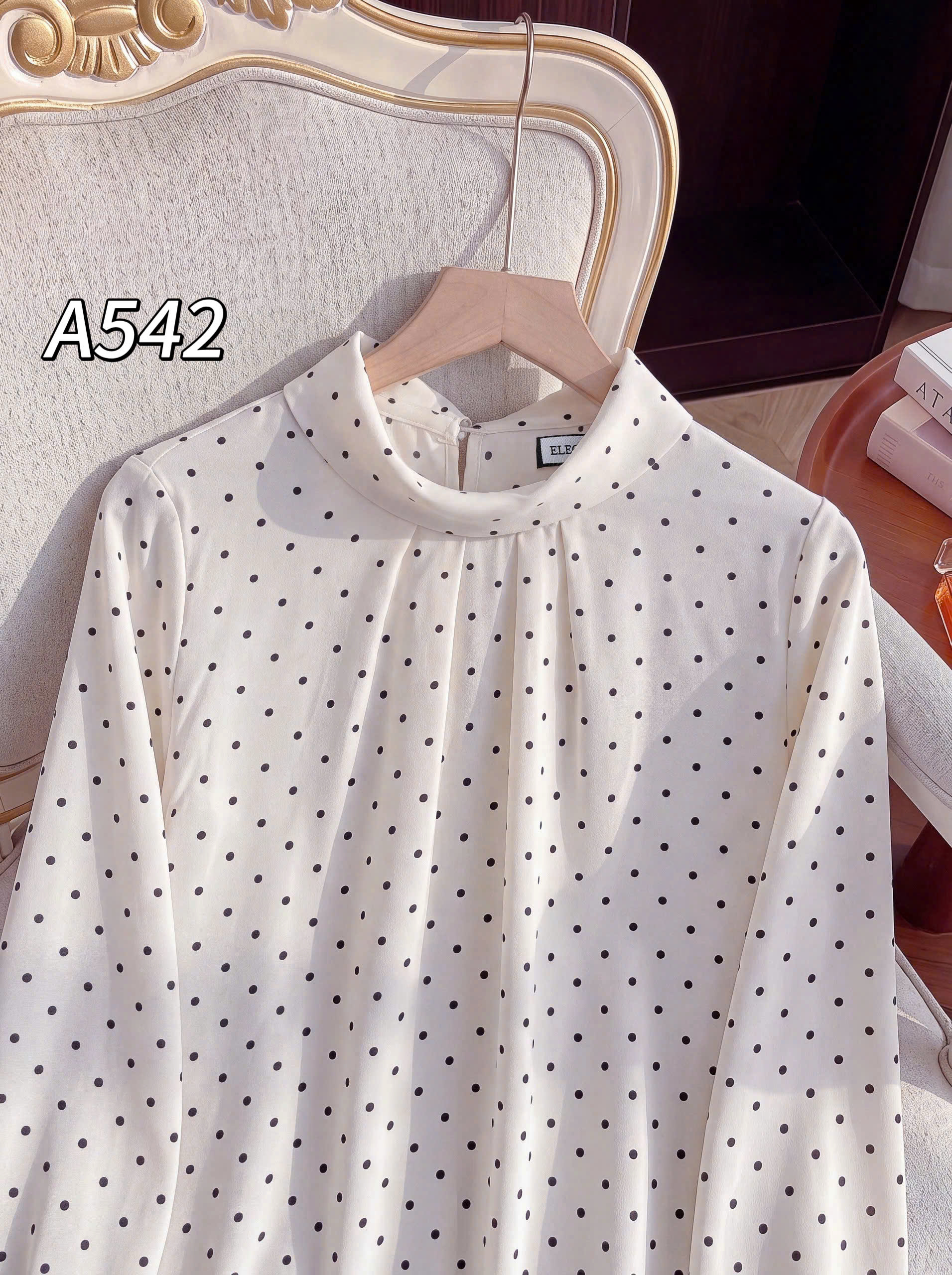 A542 áo lụa cổ tròn gấp