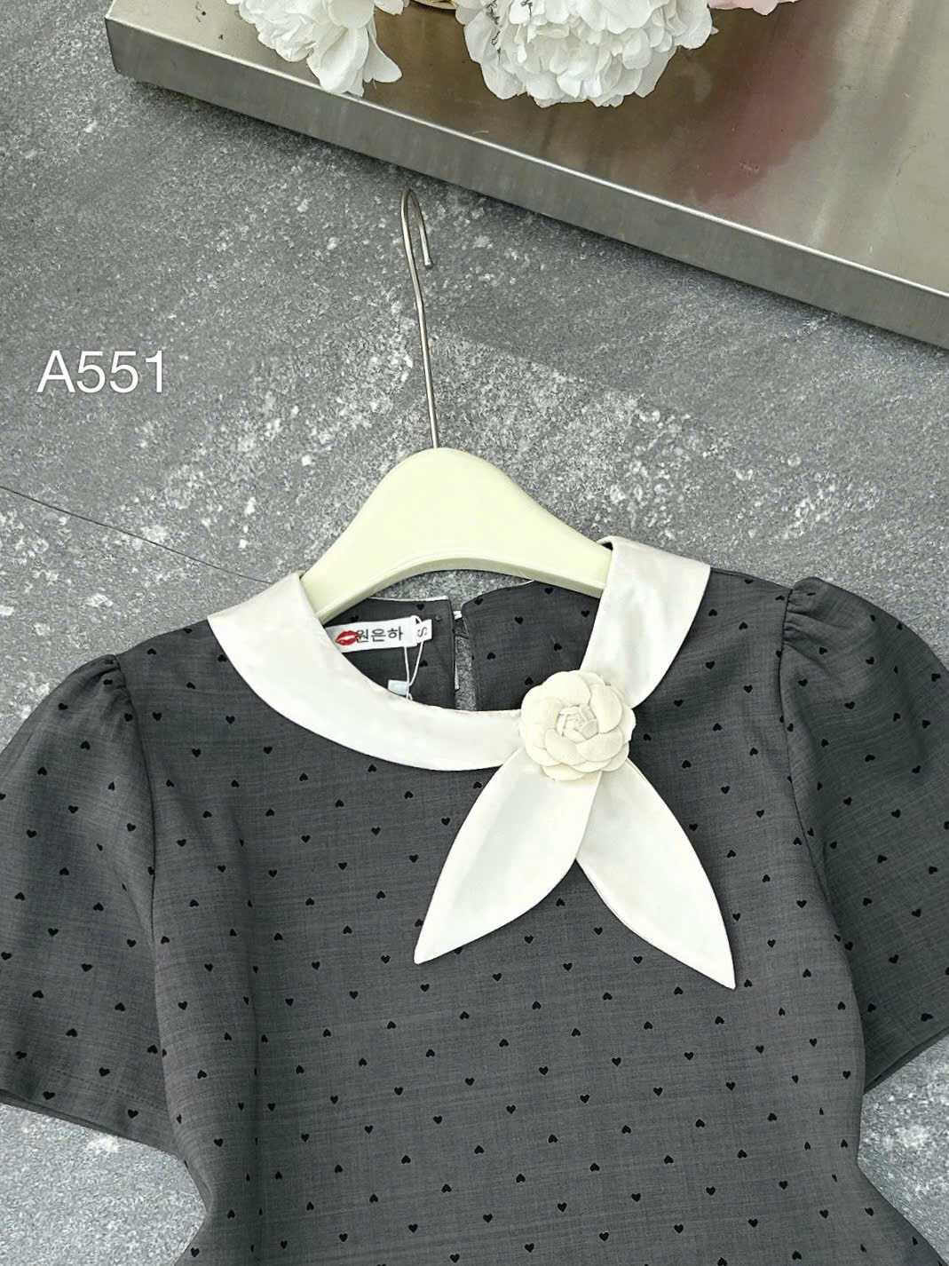 A551 áo chấm bi cổ hoa