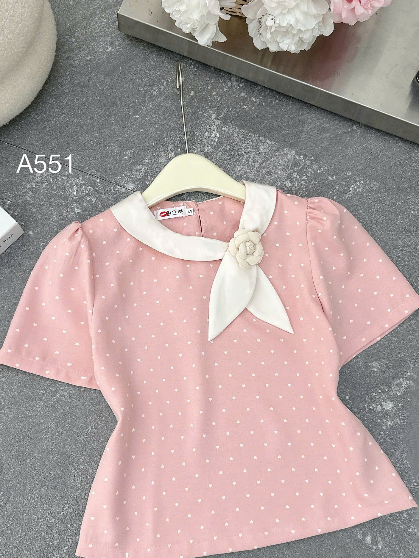 A551 áo chấm bi cổ hoa