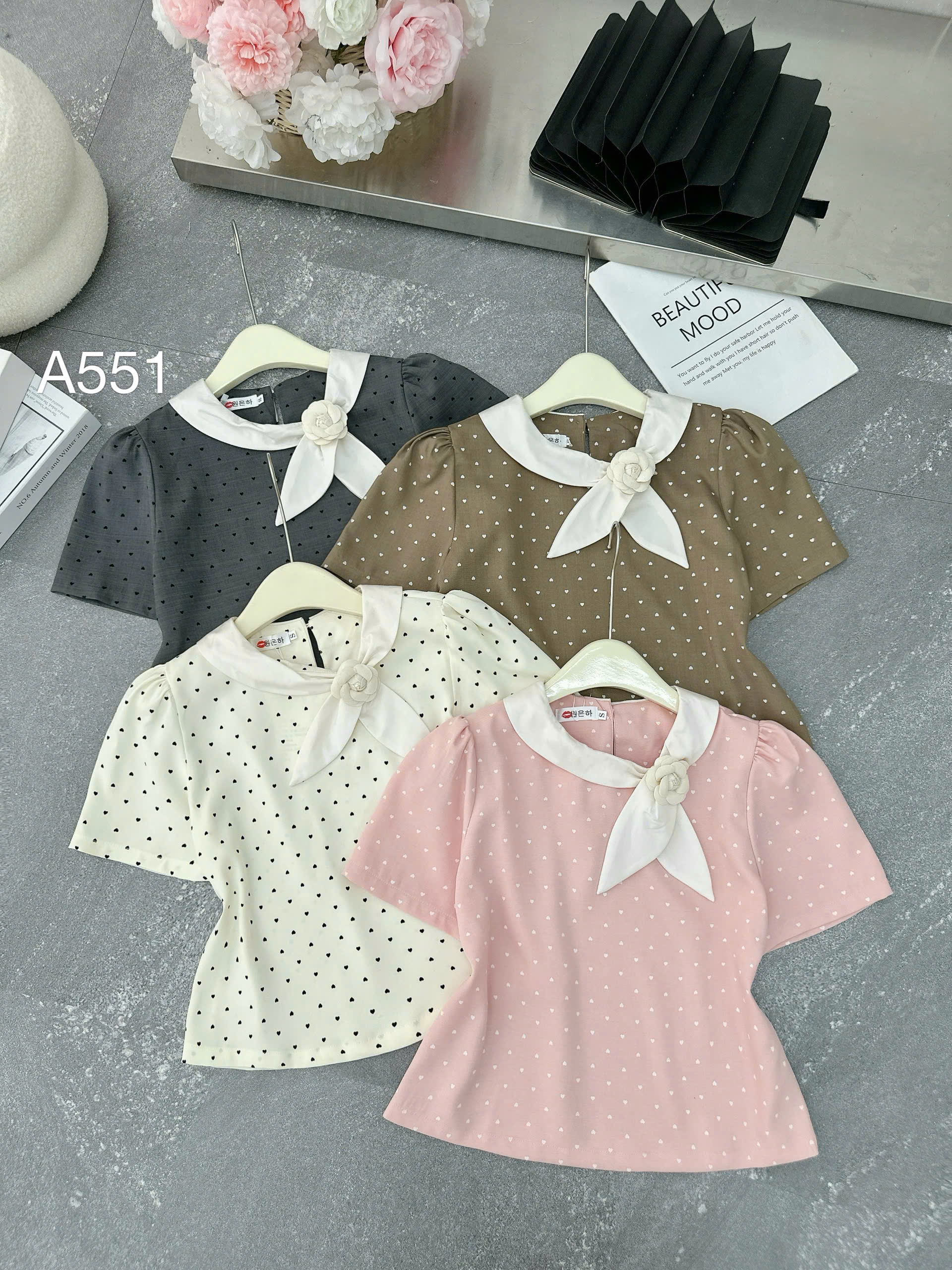 A551 áo chấm bi cổ hoa