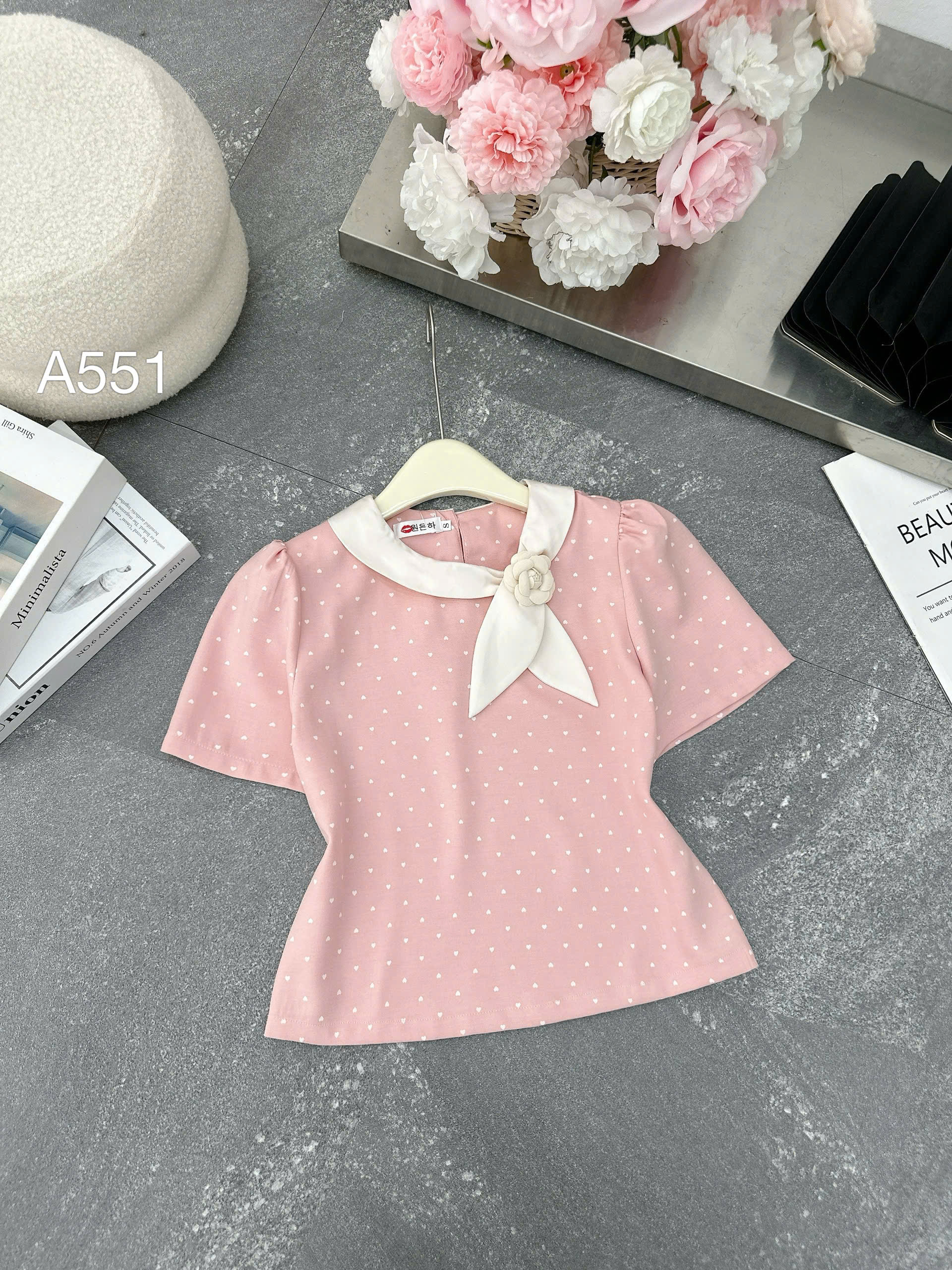 A551 áo chấm bi cổ hoa