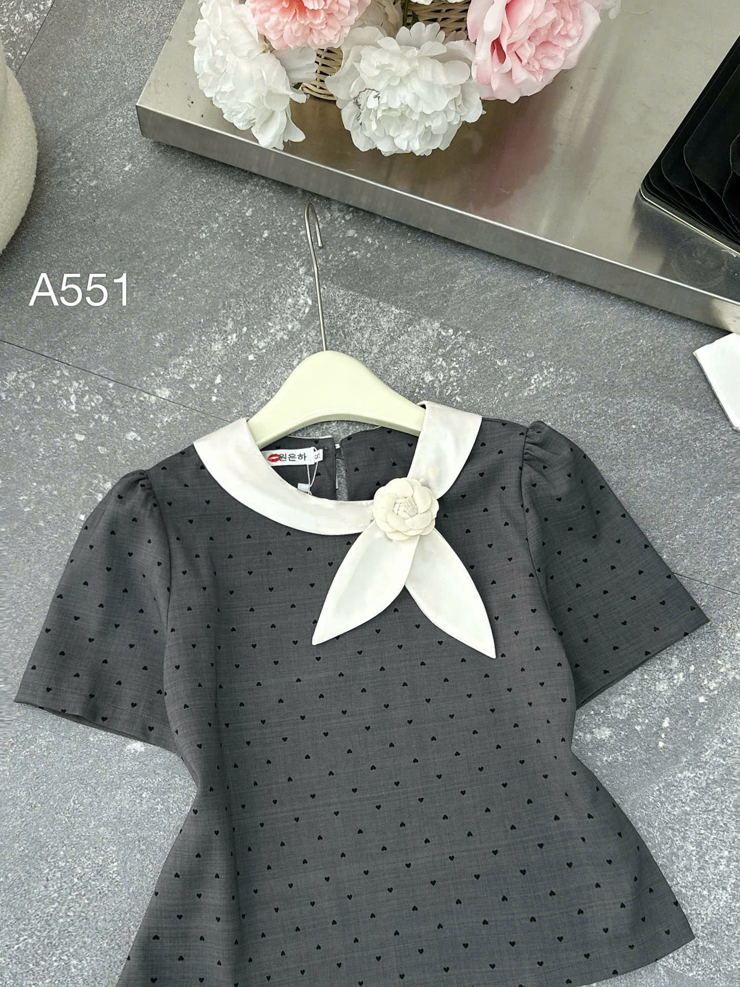 A551 áo chấm bi cổ hoa