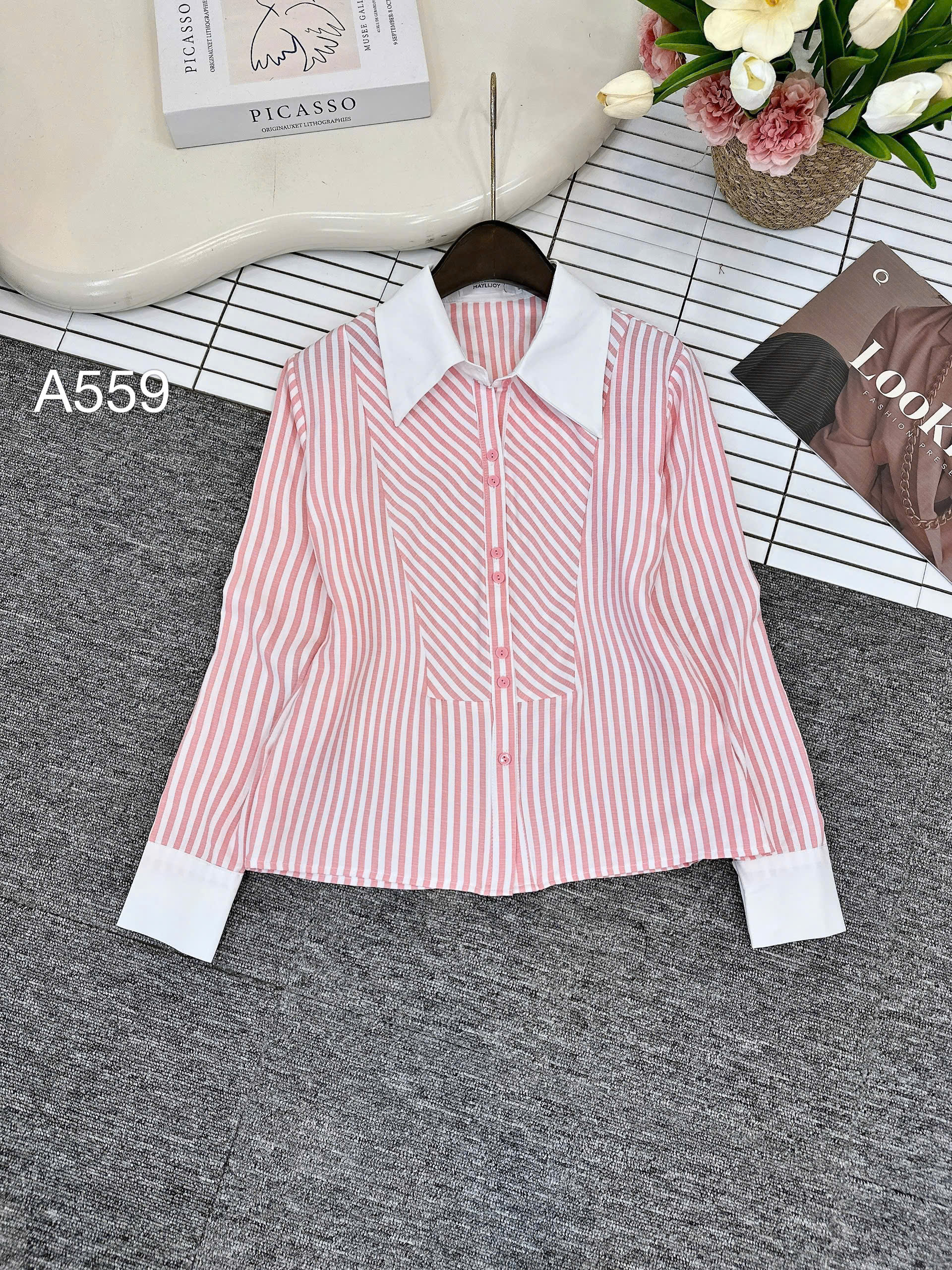A559 Áo sơ mi kẻ cổ trắng