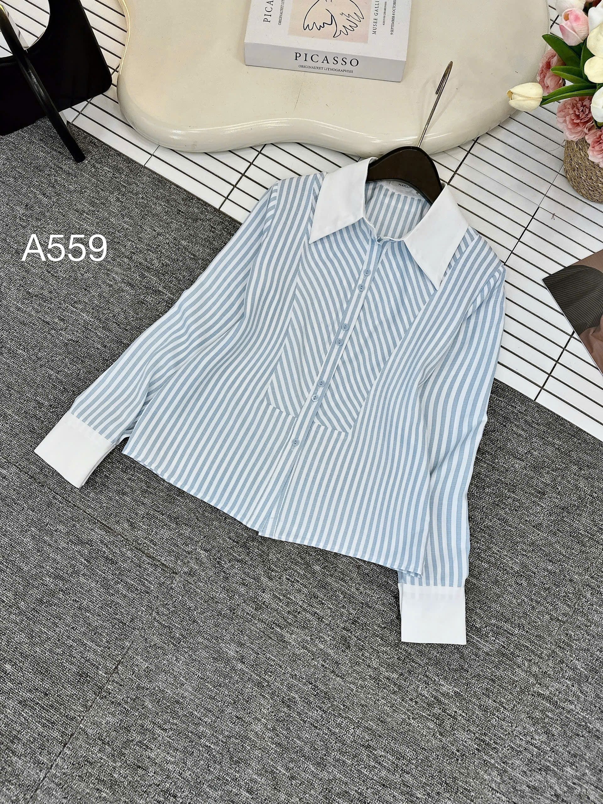 A559 Áo sơ mi kẻ cổ trắng