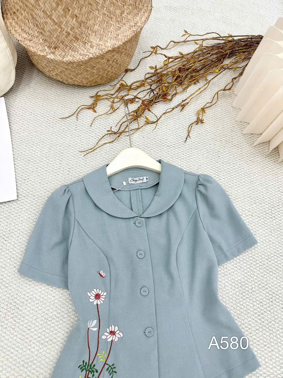 A580 Áo kí giả thêu hoa cúc