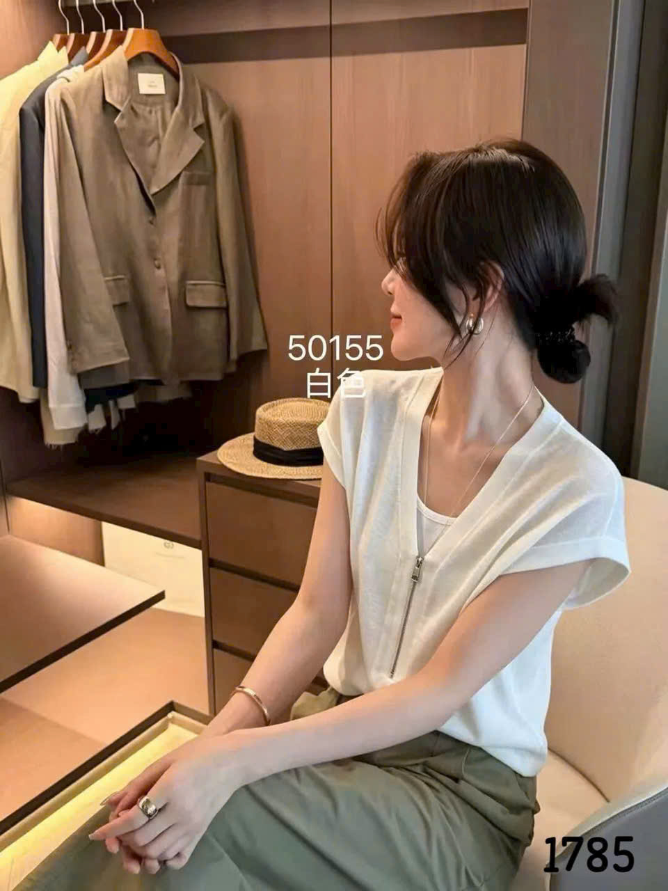 A5821 áo cổ V khóa ngực