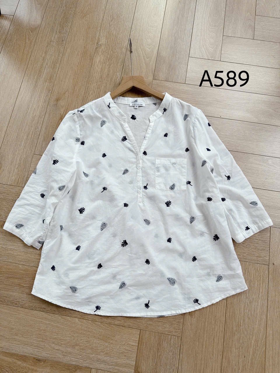 A589 Áo sơ mi thêu lá