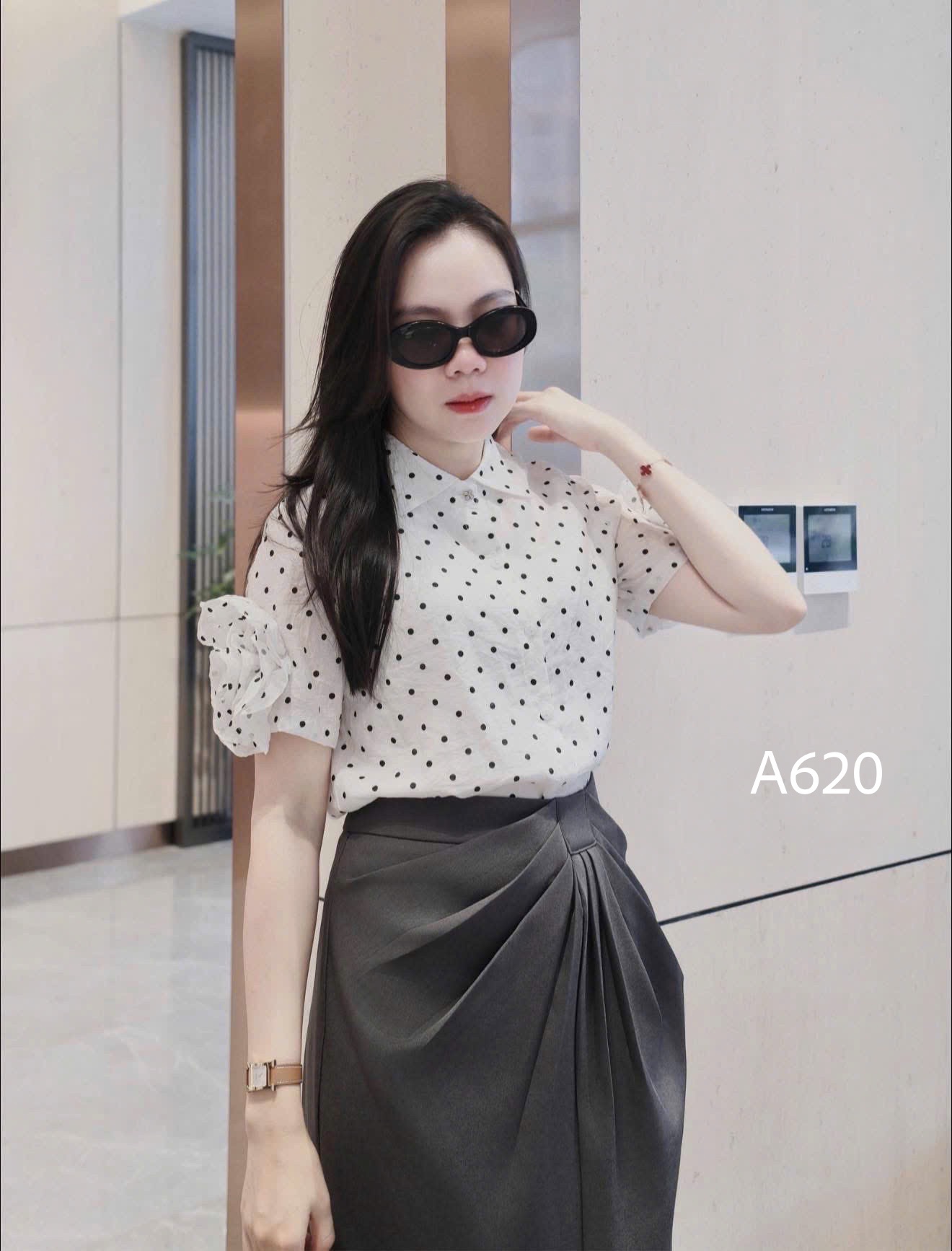 A620 Áo sơ mi chấm bi tay hoa