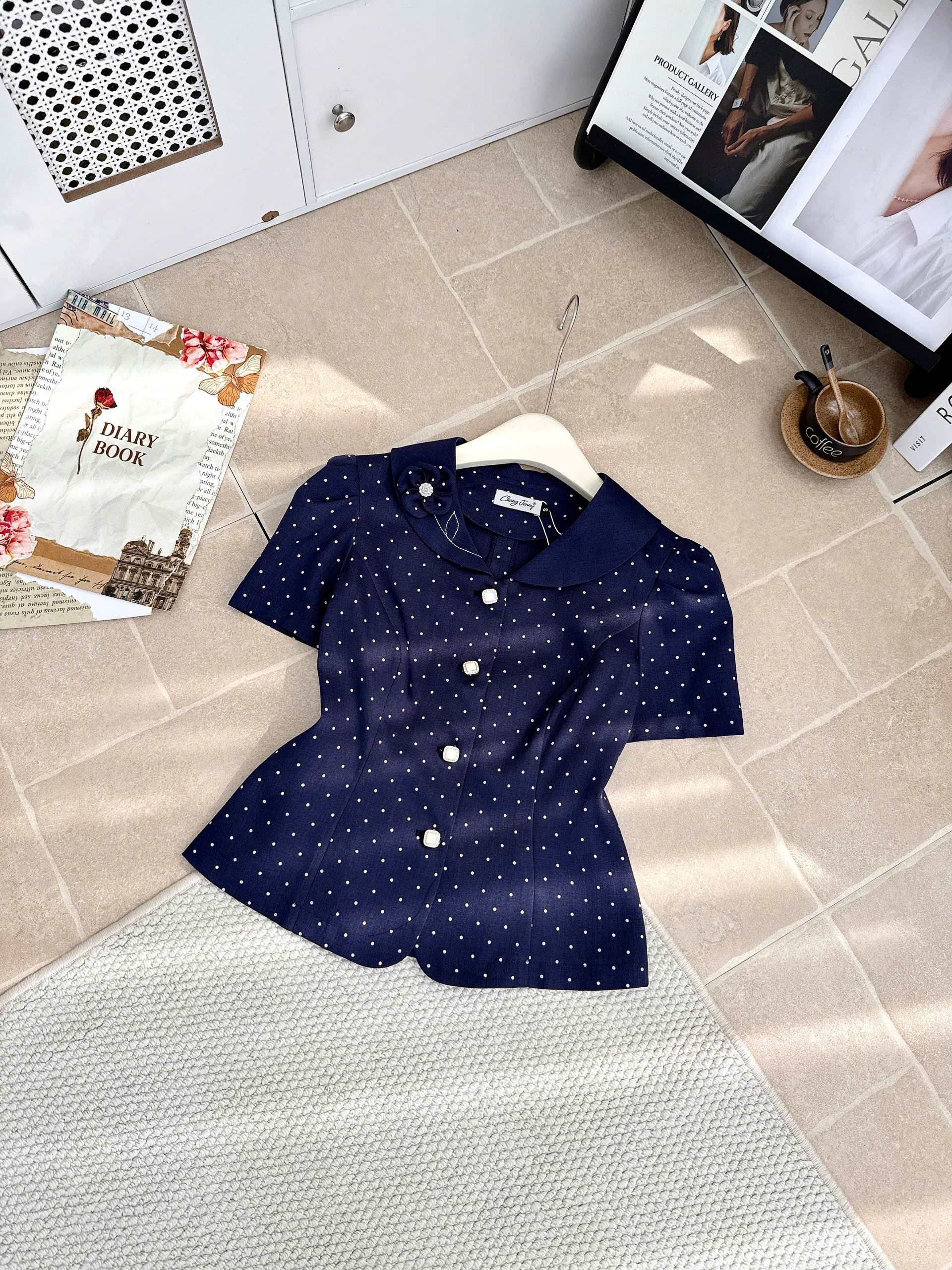 A641 Áo kí giả chấm bi hoa cổ