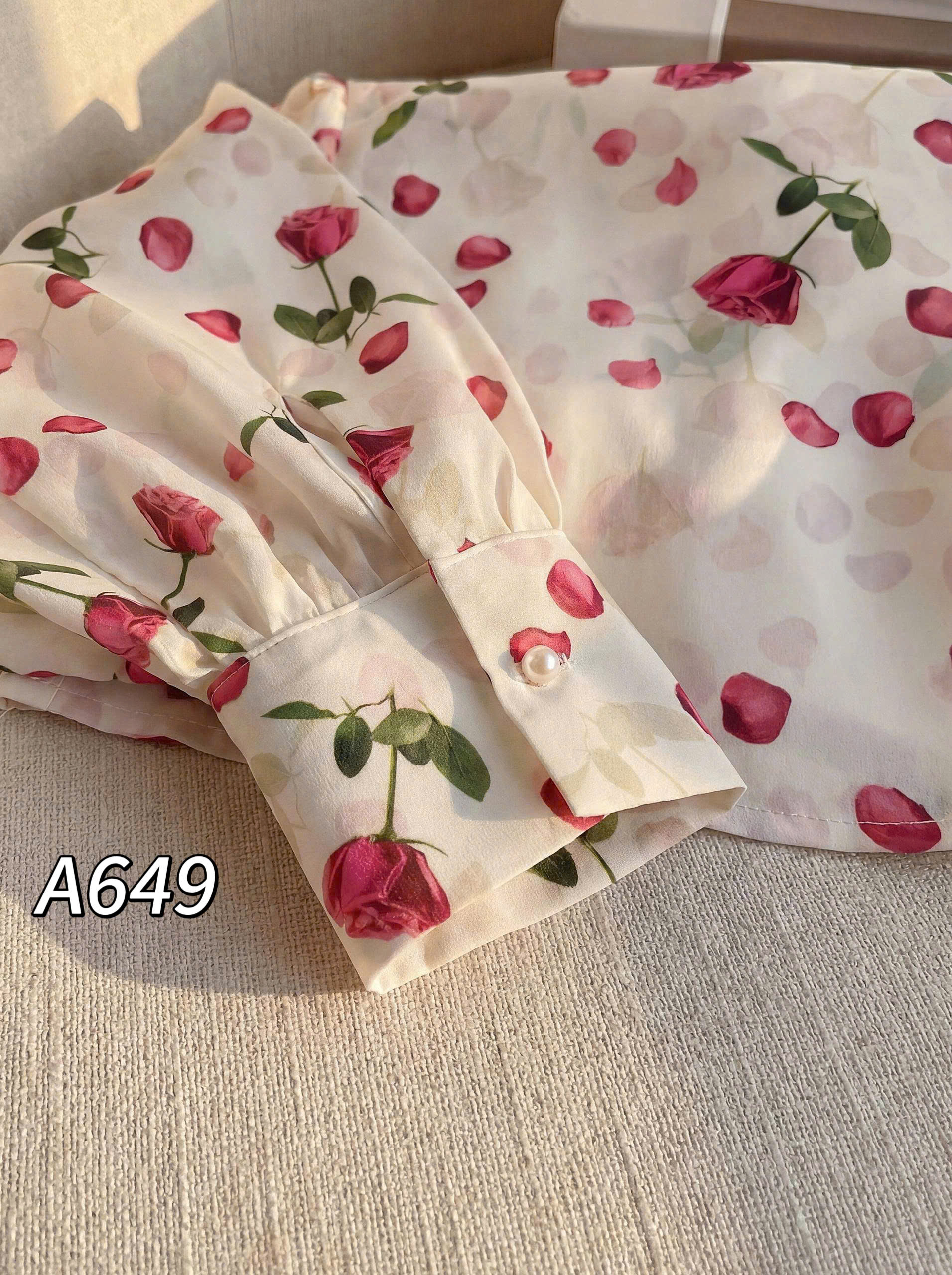 A649 Áo sơ mi hoa hồng cổ lệch