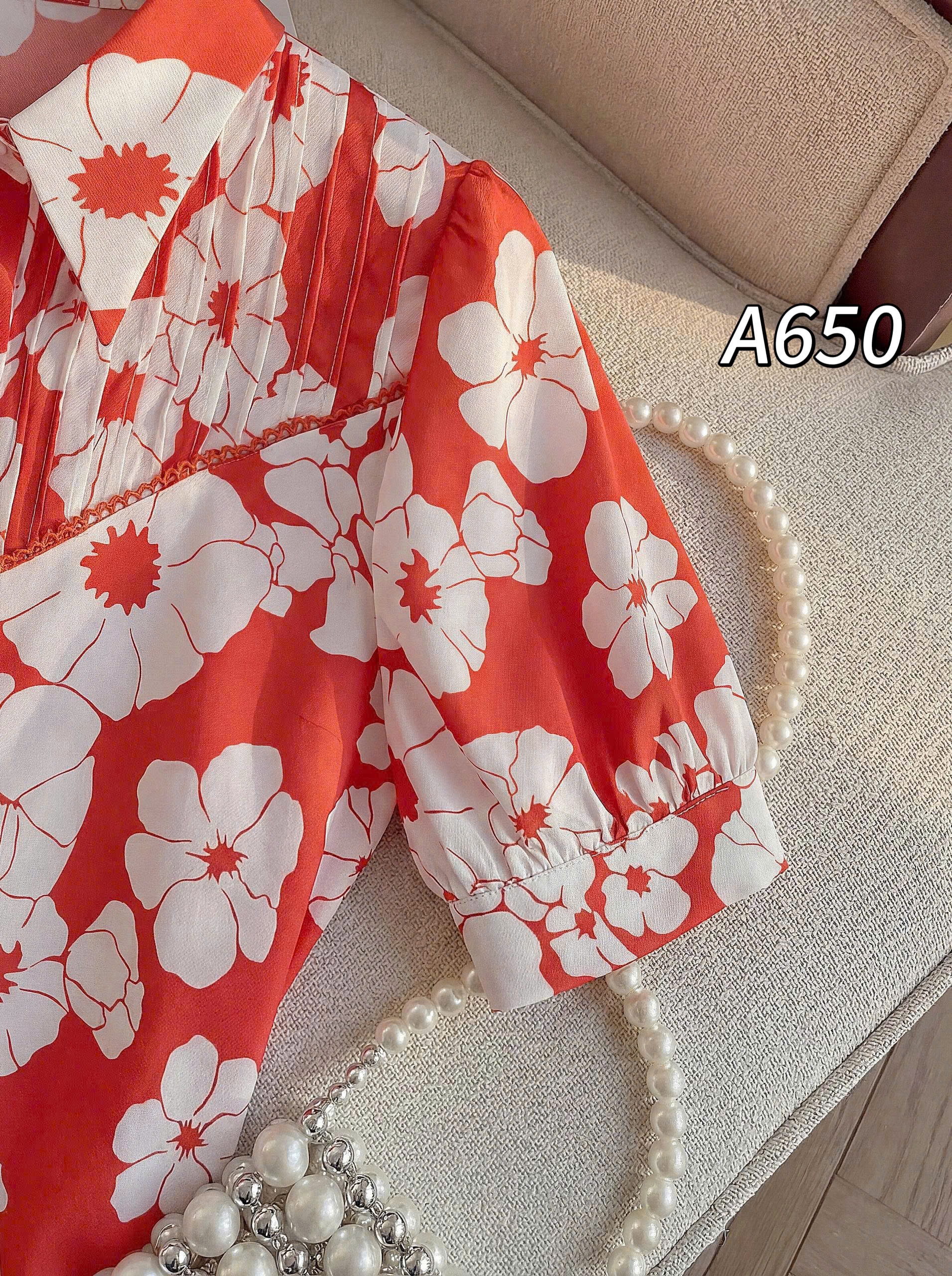 A650 Áo sơ mi hoa xếp ly ngực