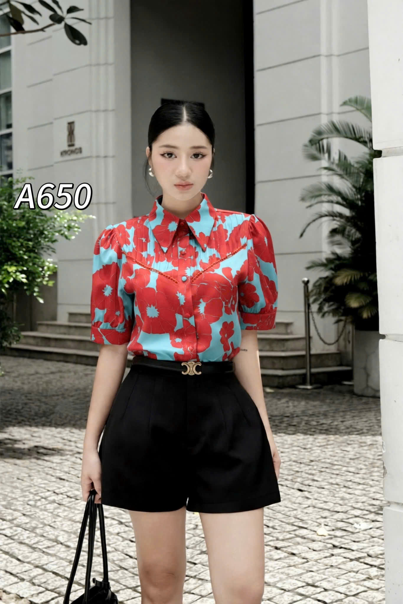 A650 Áo sơ mi hoa xếp ly ngực