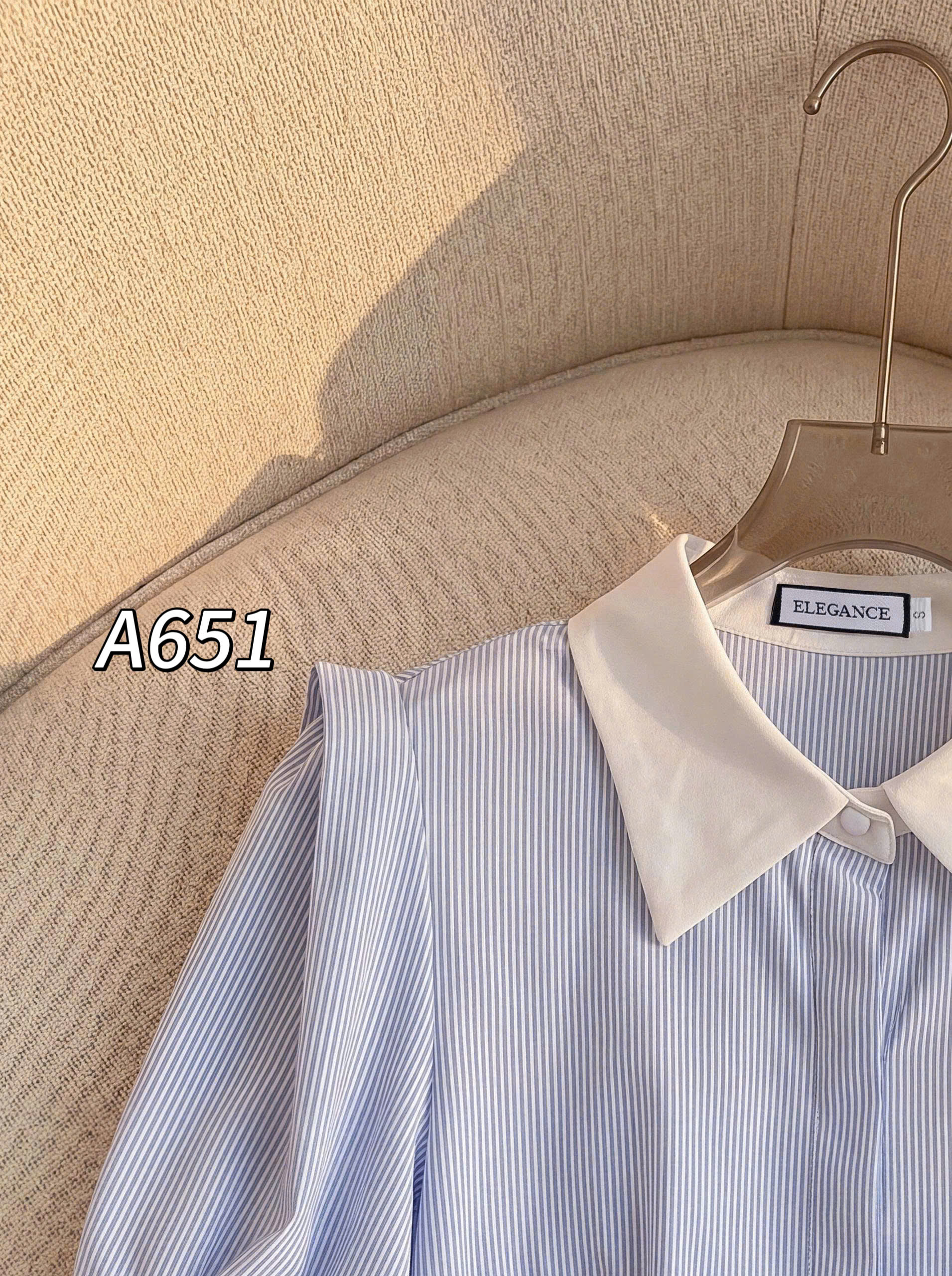 A651 Áo sơ mi kẻ cổ trắng tay bồng