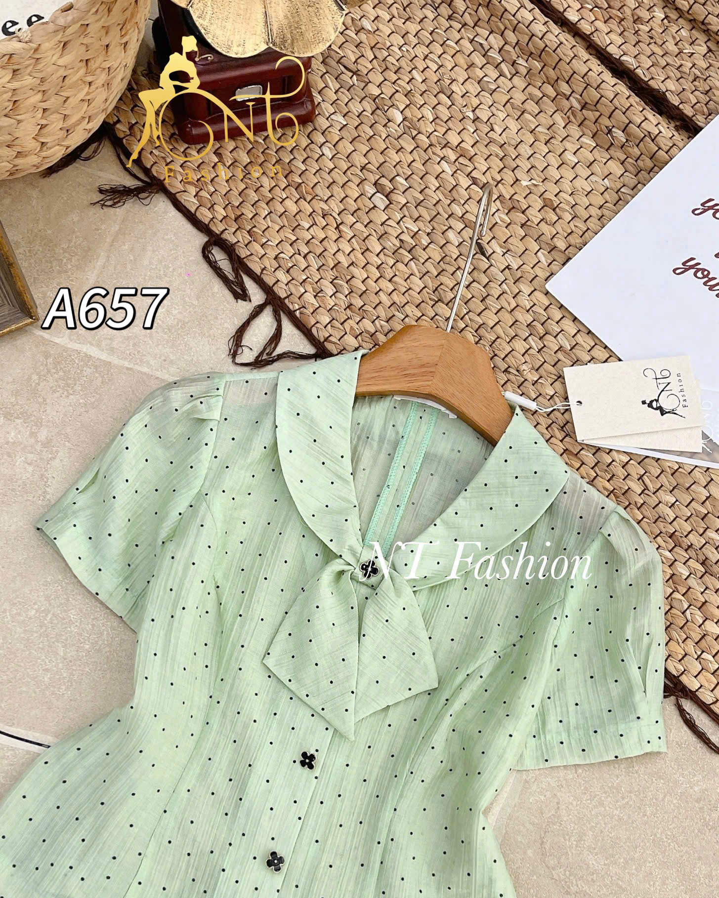 A657 áo kí giả chấm bi