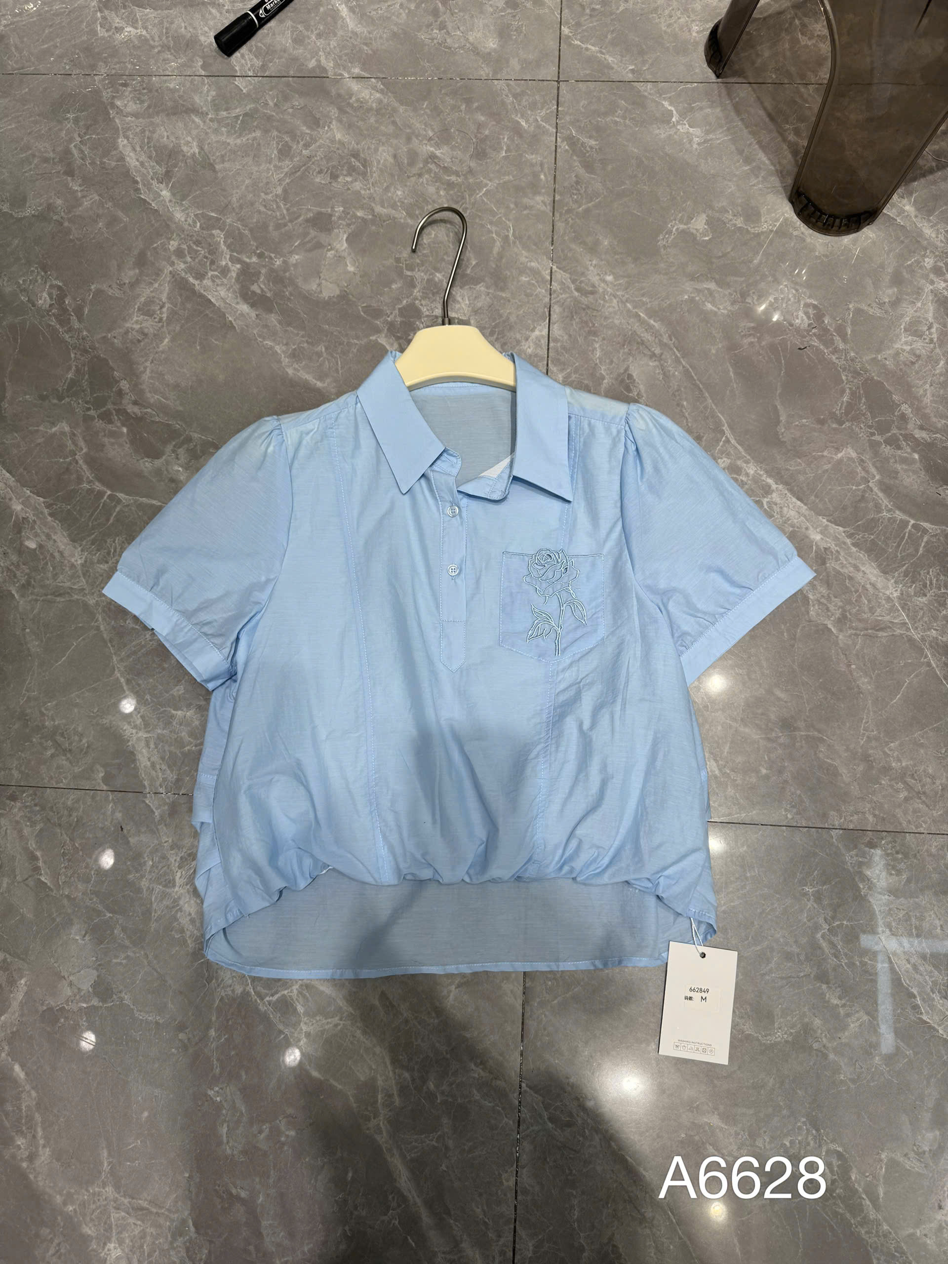 A6628 Áo sơ mi túi thêu hoa hồng