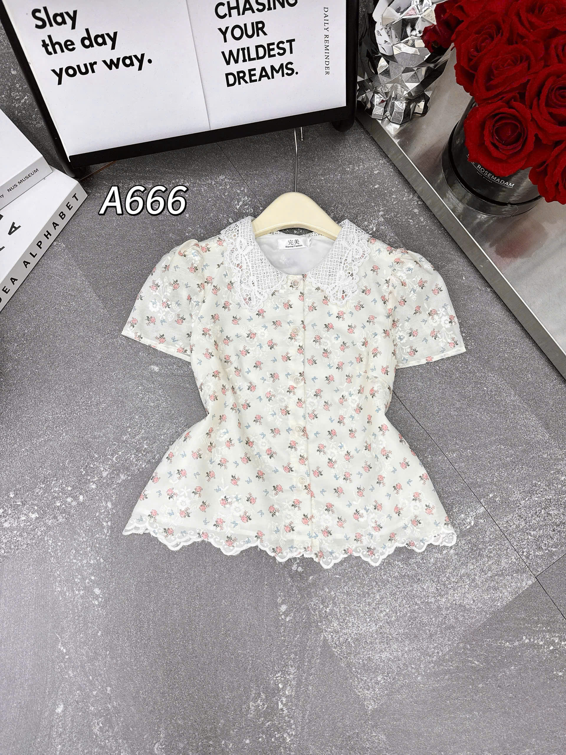 A666 Áo sơ mi hoa cổ ren tay bồng