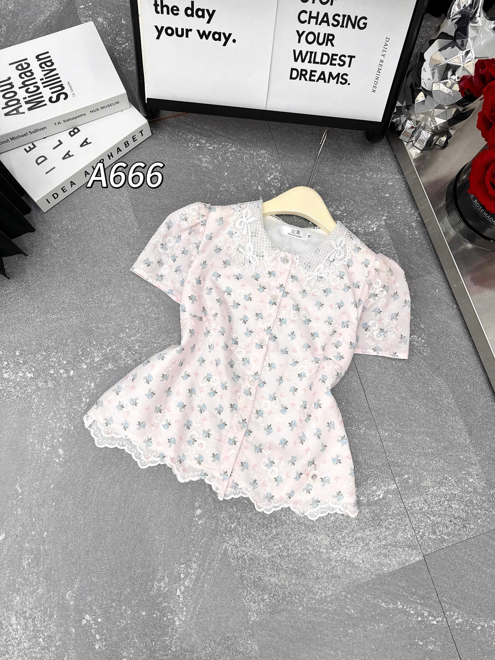 A666 Áo sơ mi hoa cổ ren tay bồng