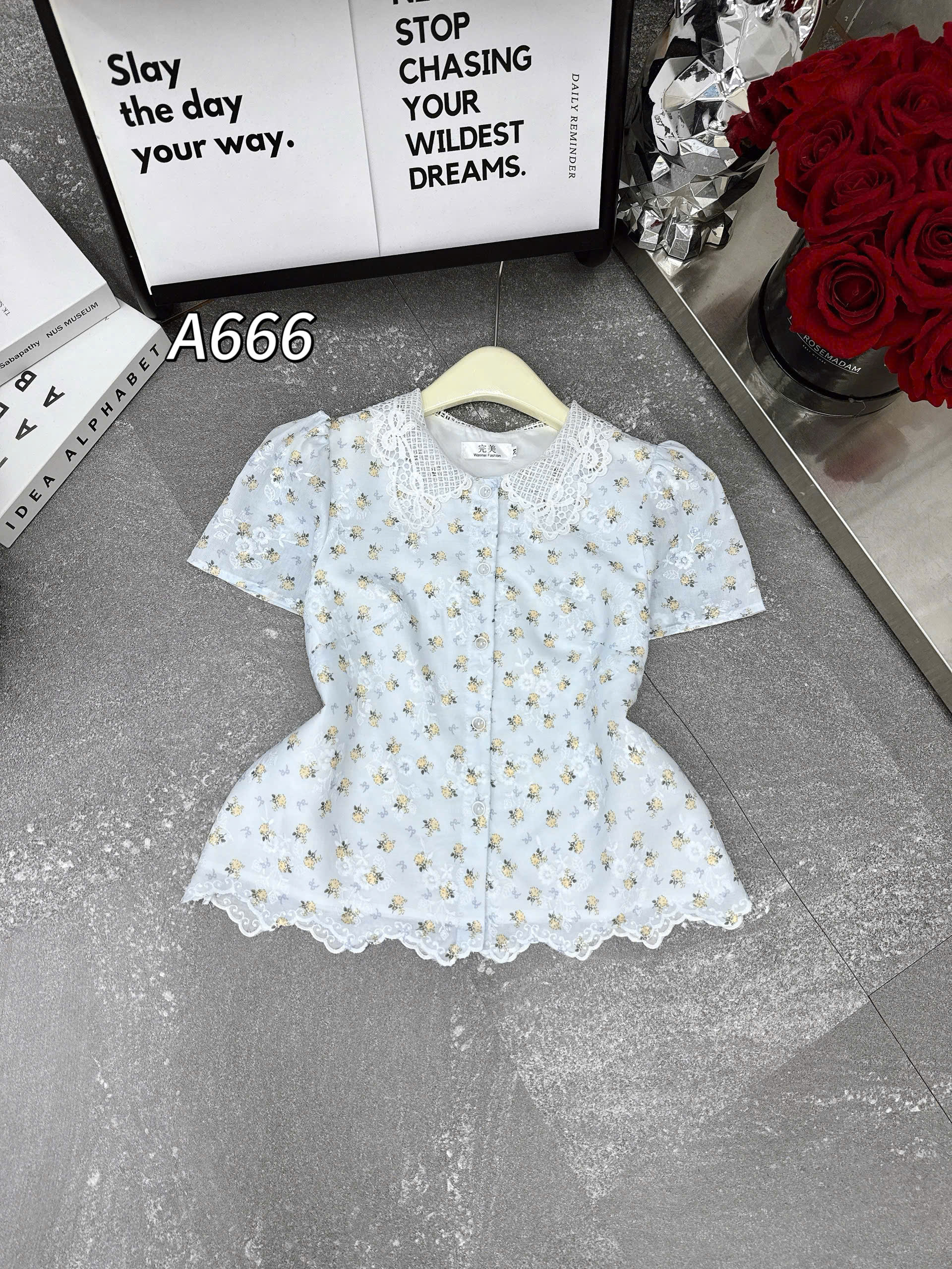 A666 Áo sơ mi hoa cổ ren tay bồng