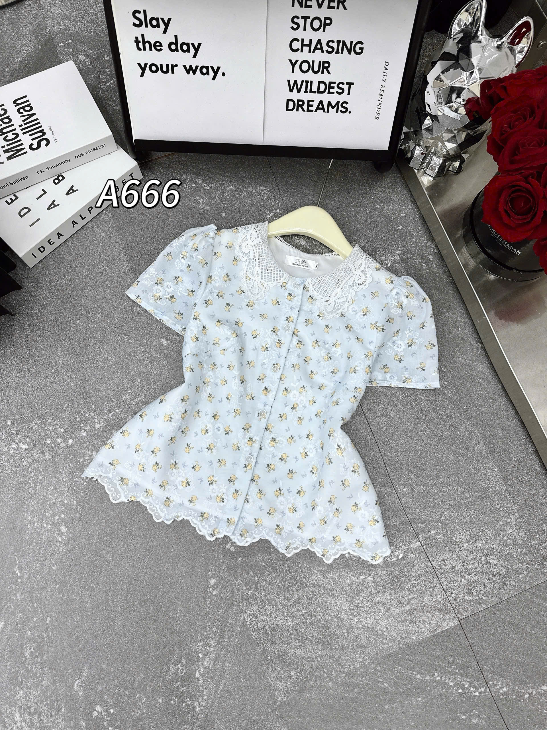 A666 Áo sơ mi hoa cổ ren tay bồng