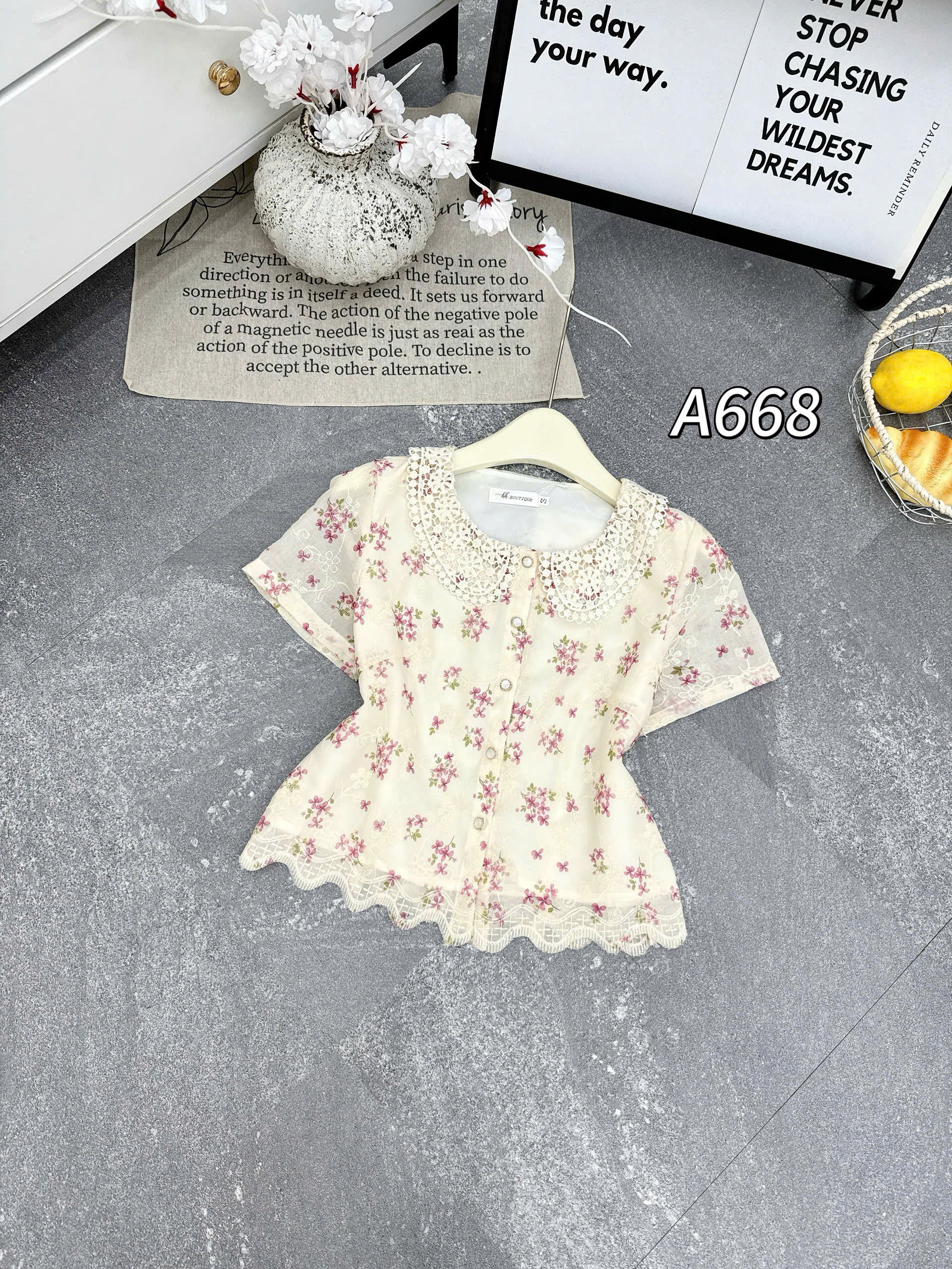 A668 Áo sơ mi chùm hoa cổ ren