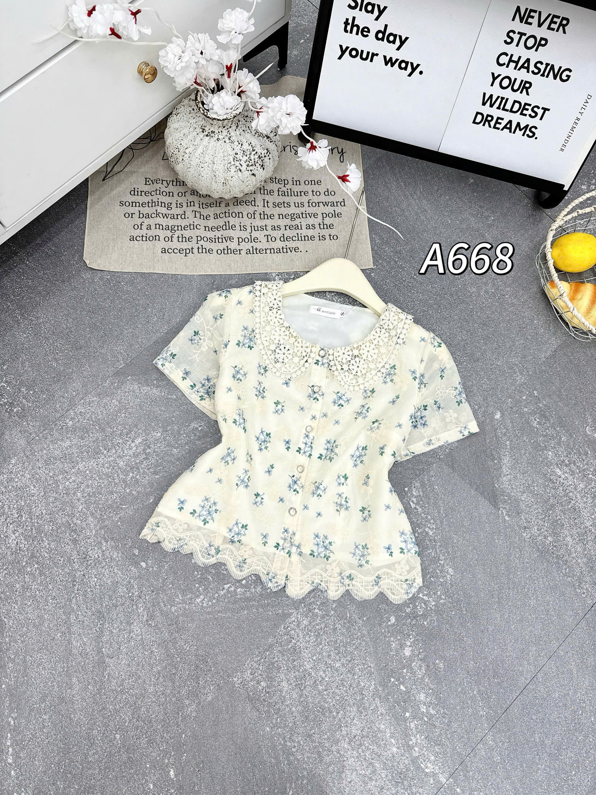 A668 Áo sơ mi chùm hoa cổ ren