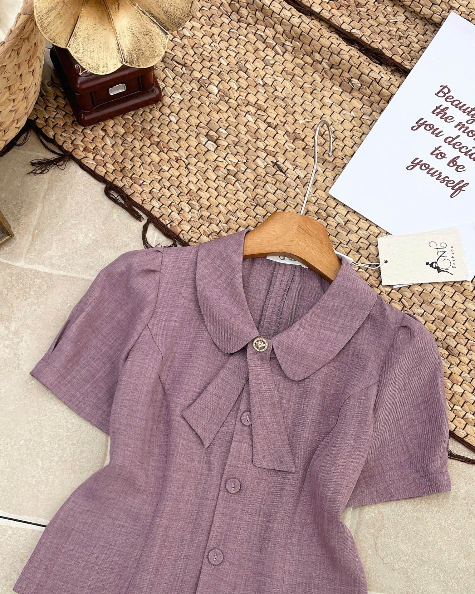 A685 Áo sơ mi kí giả cổ sen
