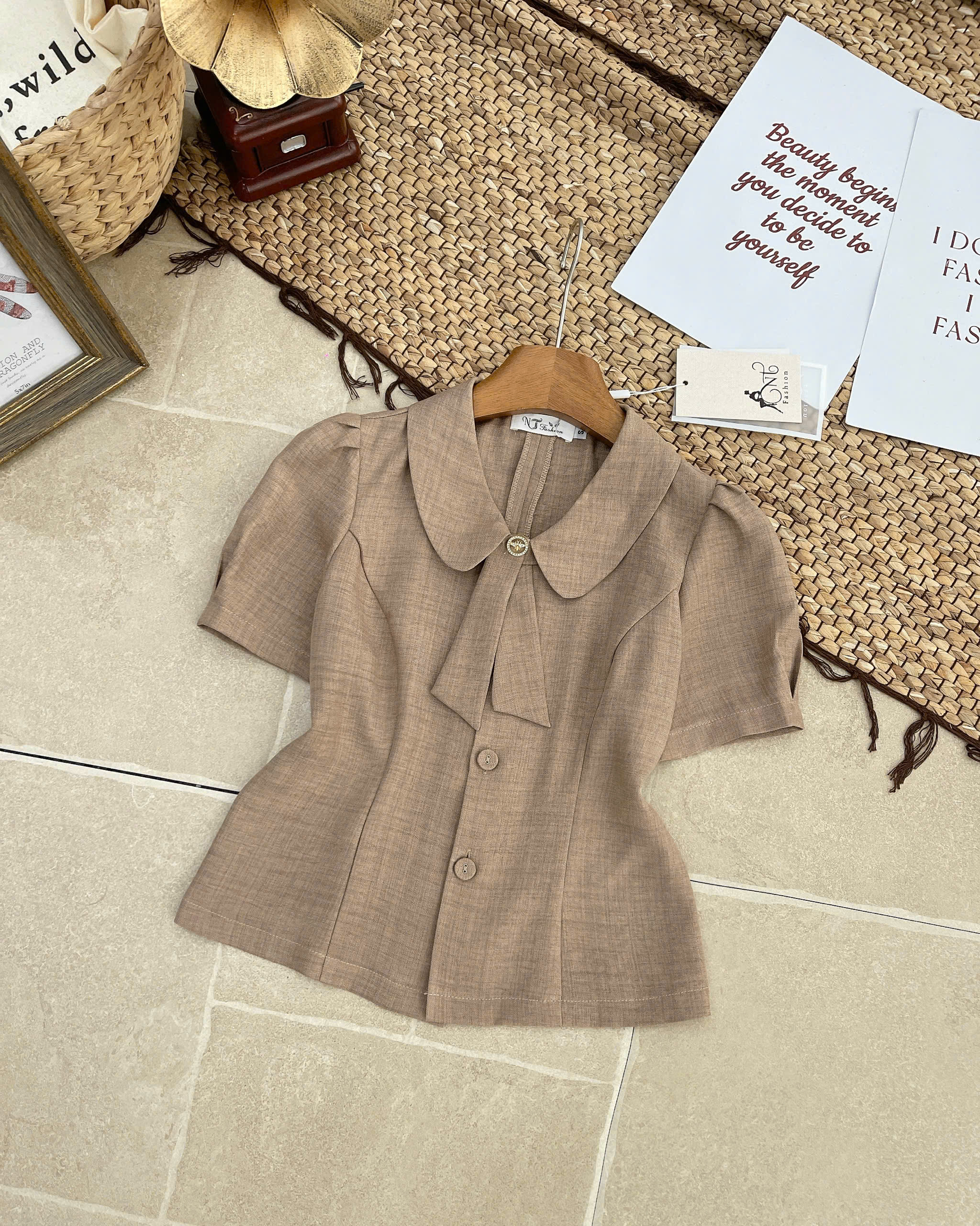 A685 Áo sơ mi kí giả cổ sen