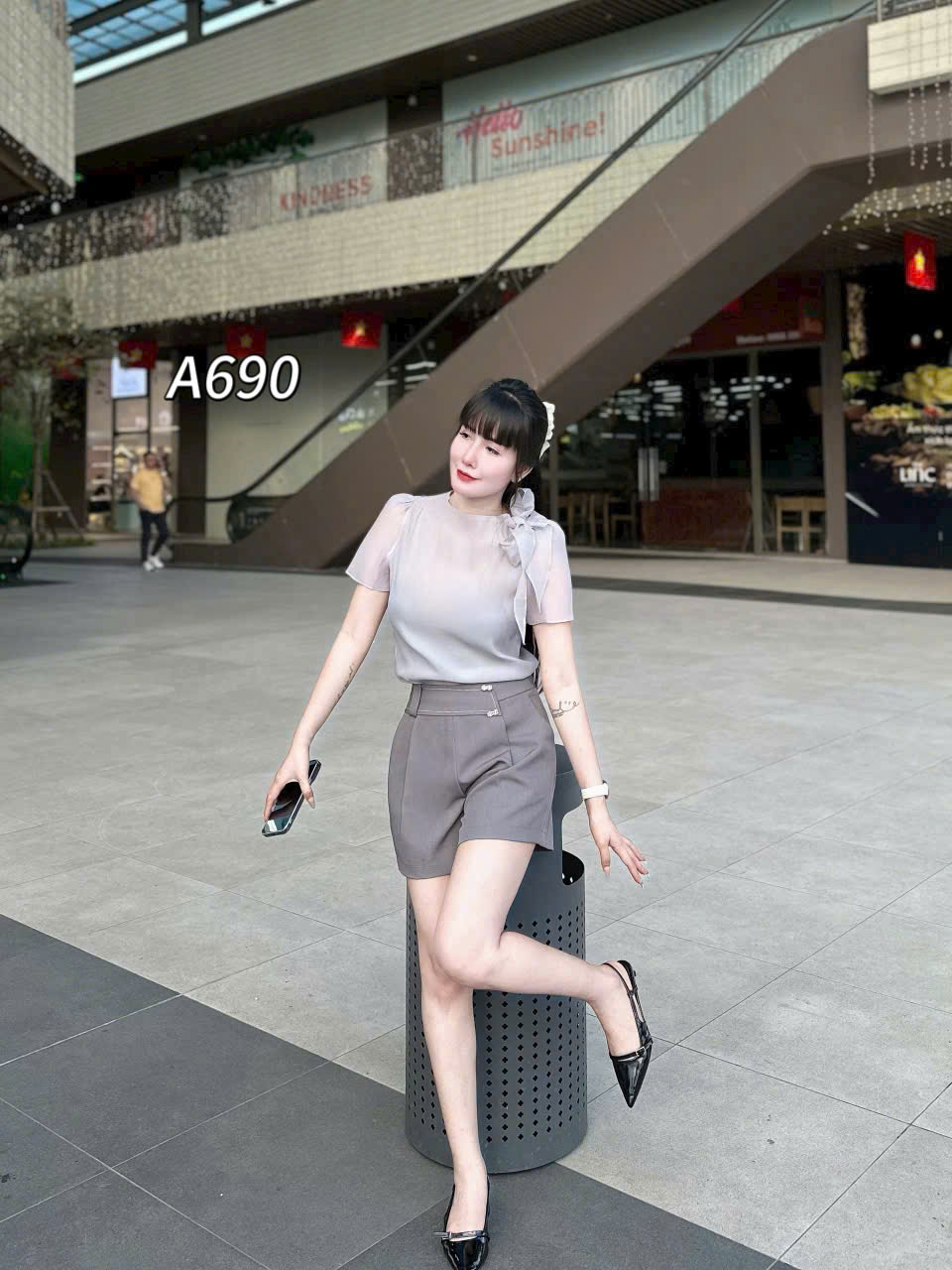 A690 Áo sơ mi nơ vai