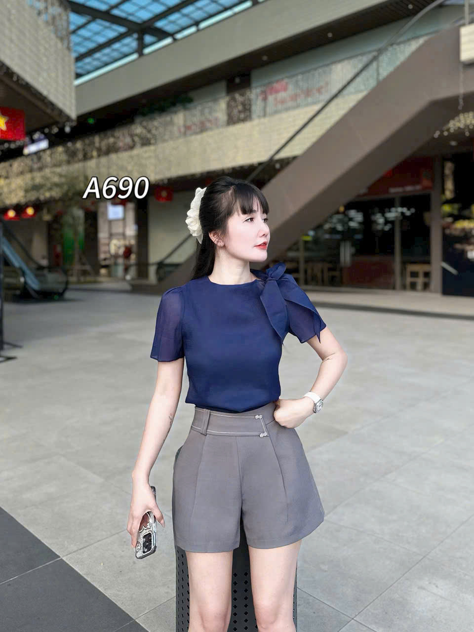 A690 Áo sơ mi nơ vai