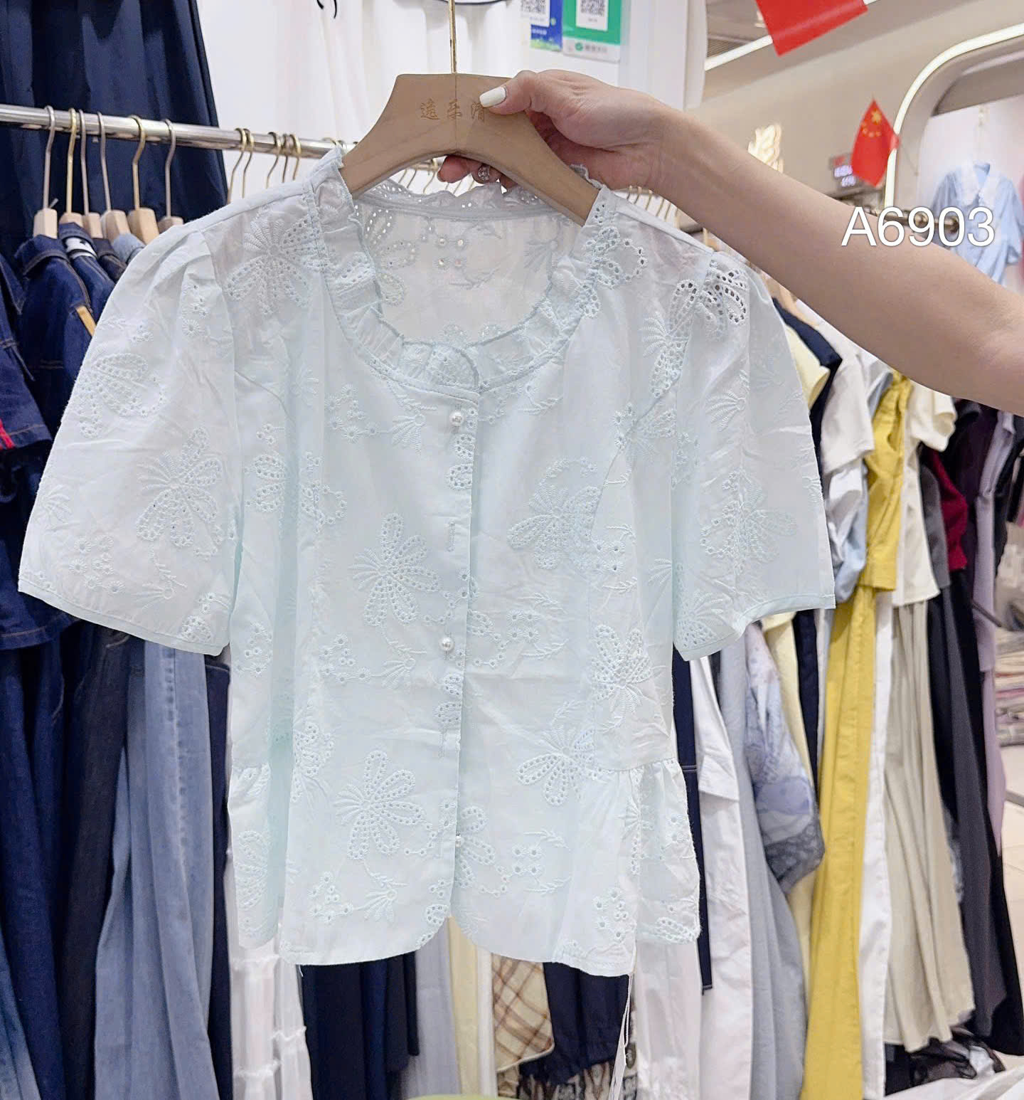 A6903 áo cổ bèo cúc ngoc