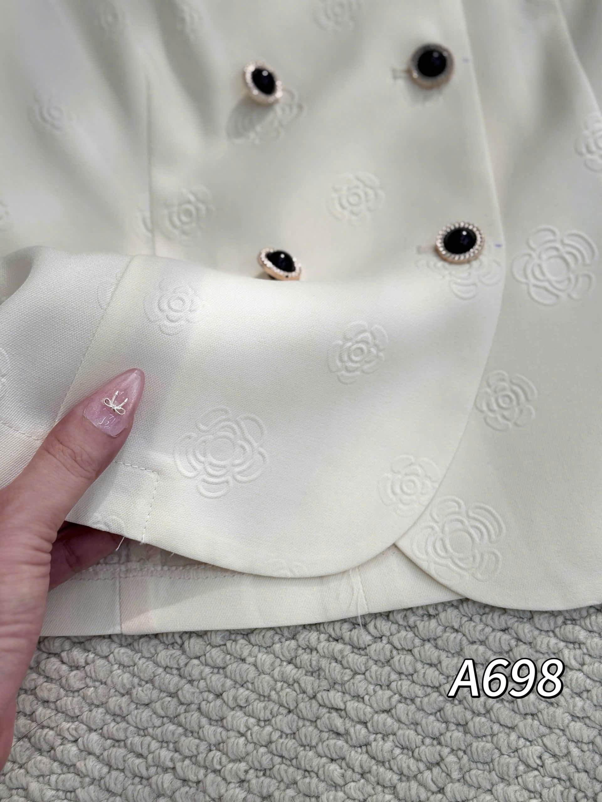 A698 Áo kí giả cổ nơ đen