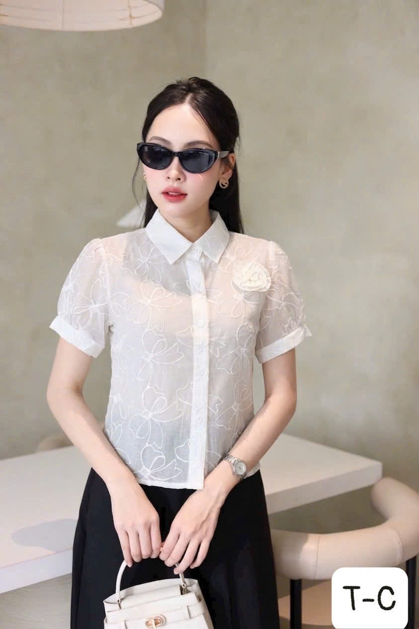 A699 Áo sơ mi thêu nơ hoa ngực
