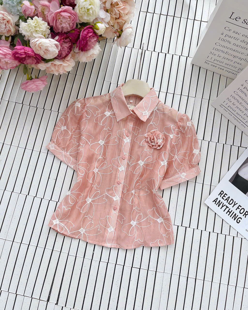 A699 Áo sơ mi thêu nơ hoa ngực