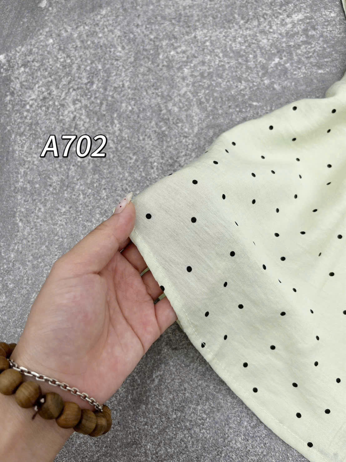 A702 áo chấm bi cổ sen