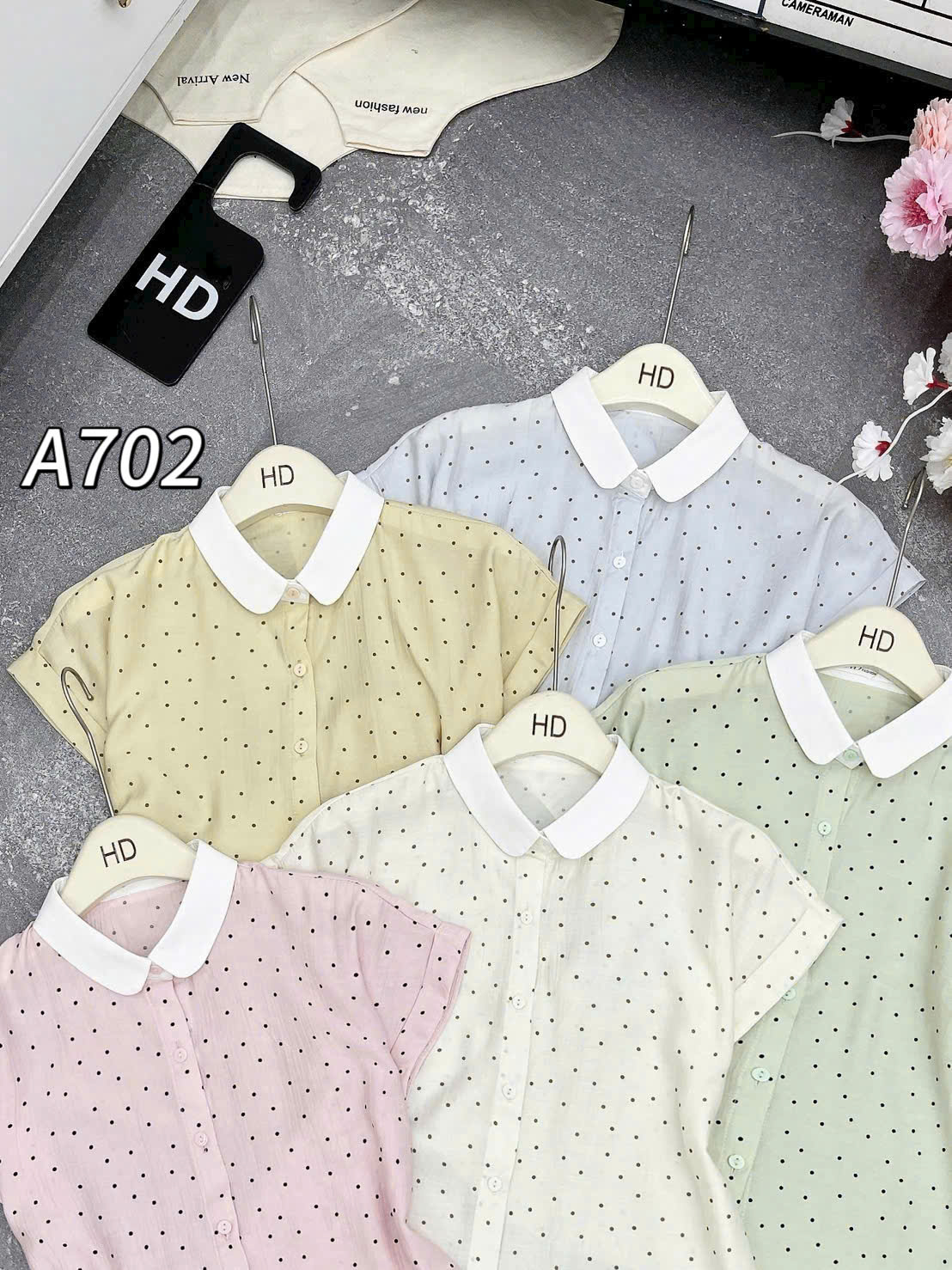 A702 áo chấm bi cổ sen
