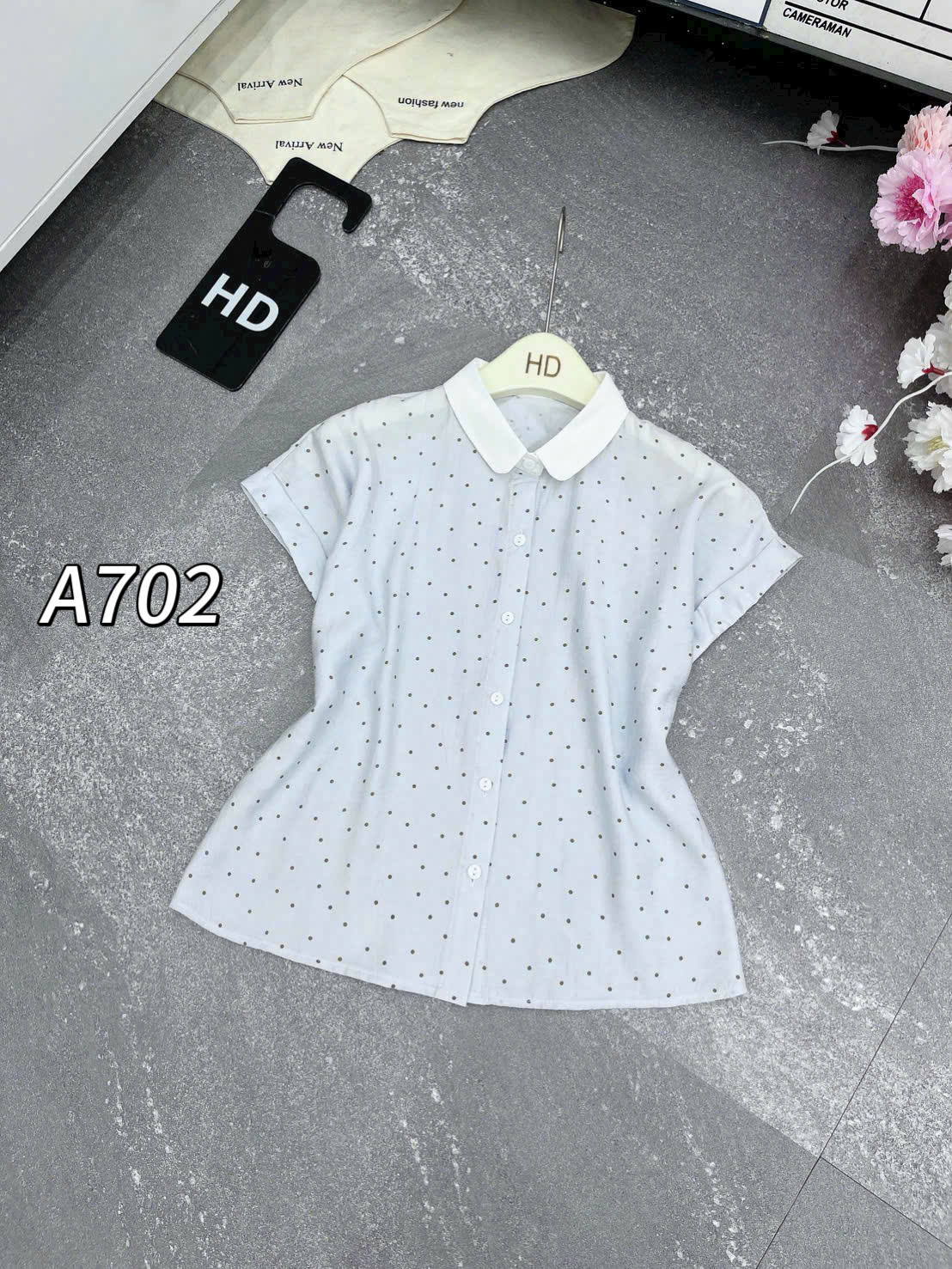 A702 áo chấm bi cổ sen