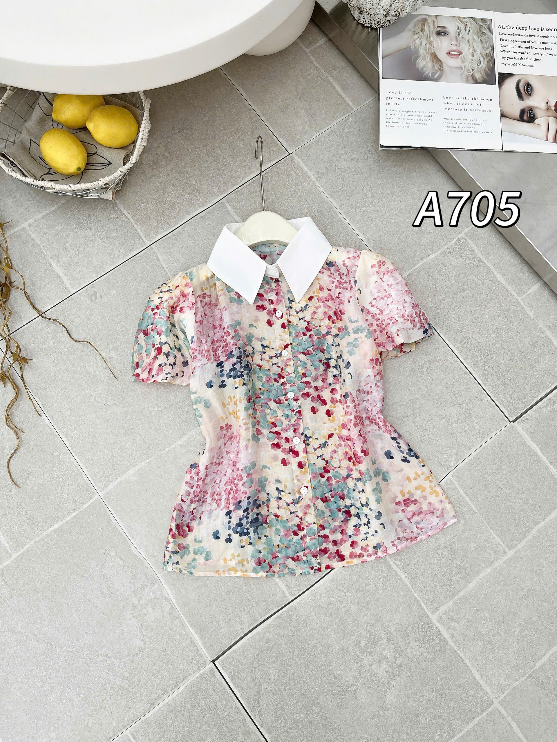 A705 Áo sơ mi hoa cộc tay cổ trắng
