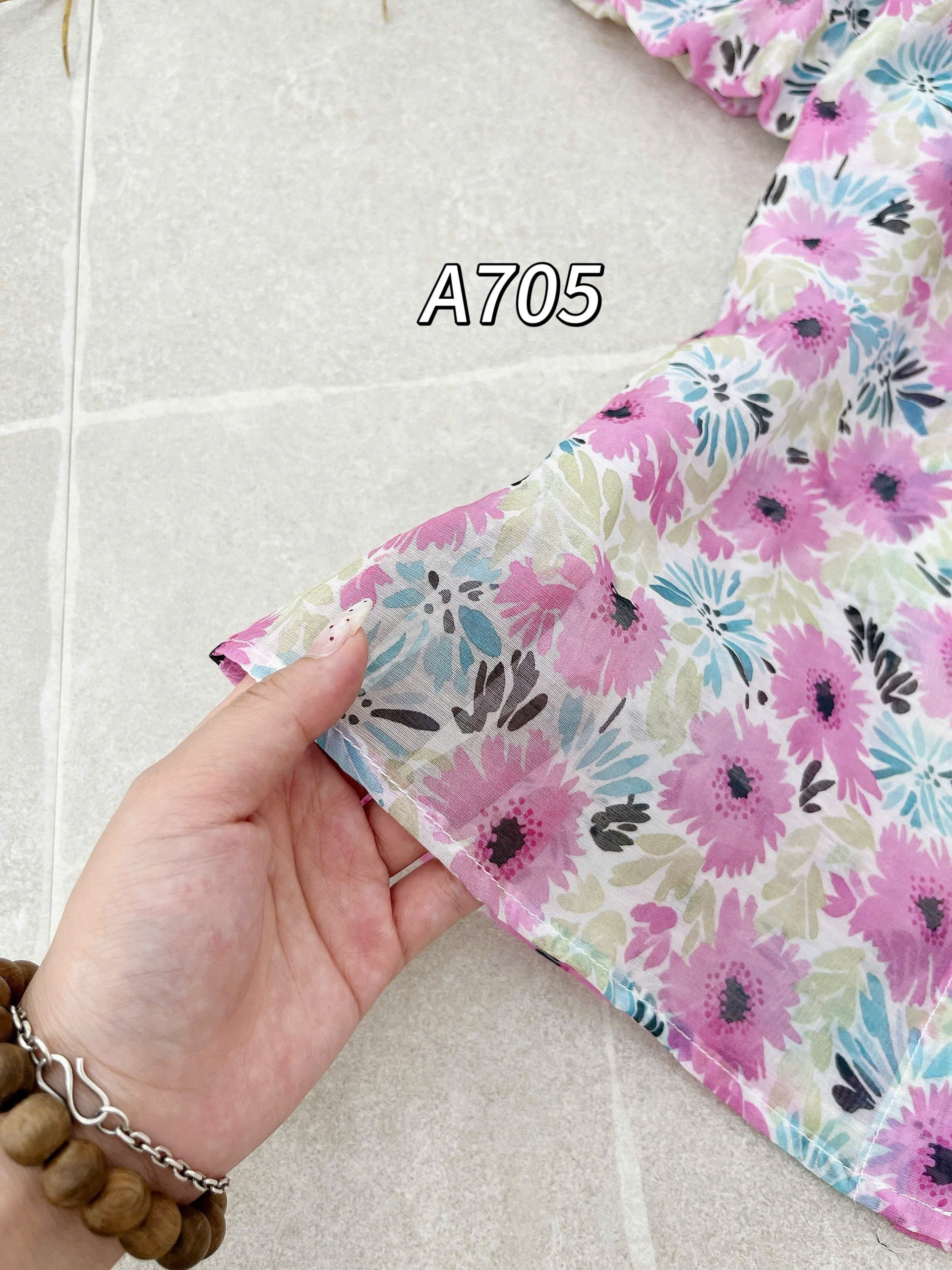 A705 Áo sơ mi hoa cộc tay cổ trắng