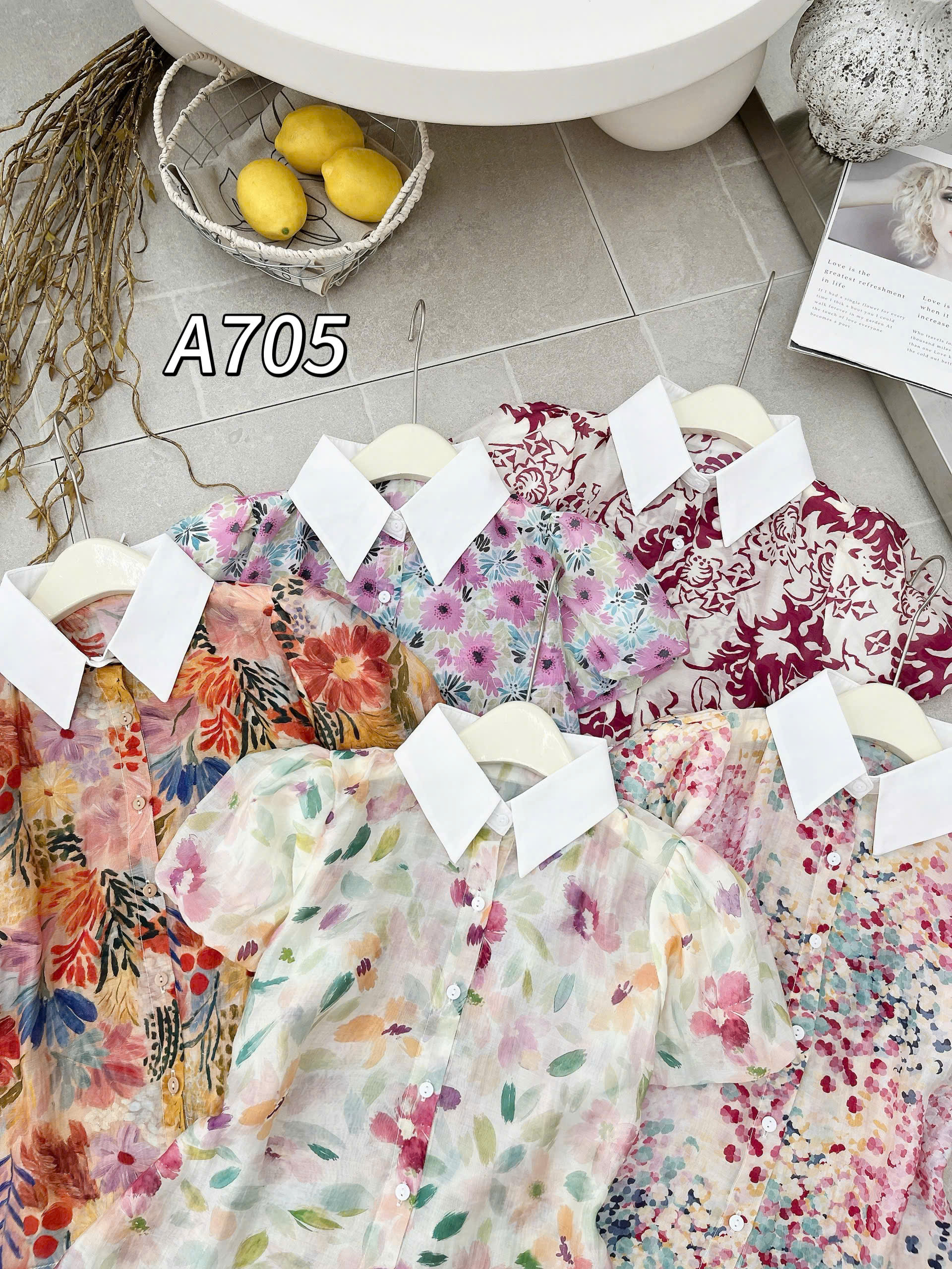 A705 Áo sơ mi hoa cộc tay cổ trắng