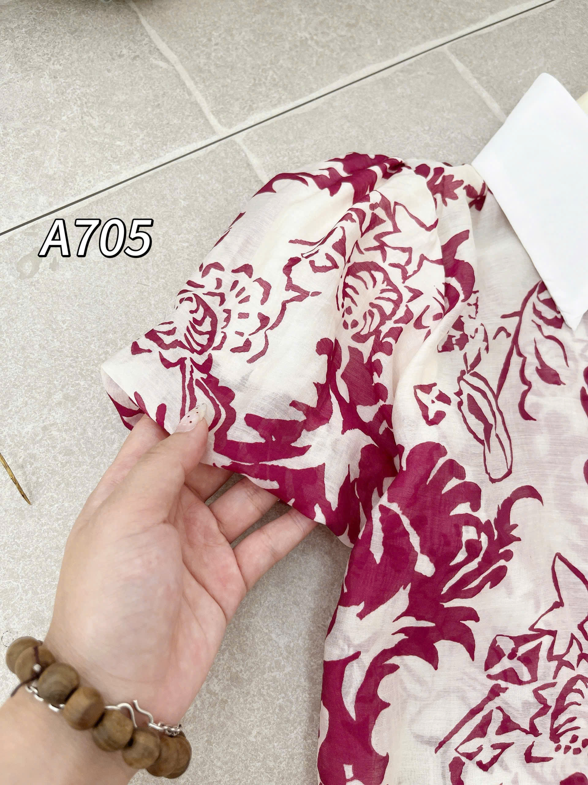A705 Áo sơ mi hoa cộc tay cổ trắng