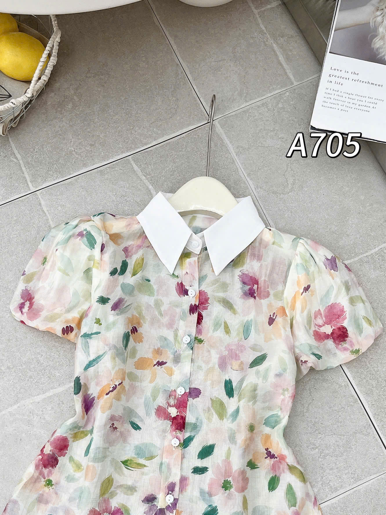 A705 Áo sơ mi hoa cộc tay cổ trắng