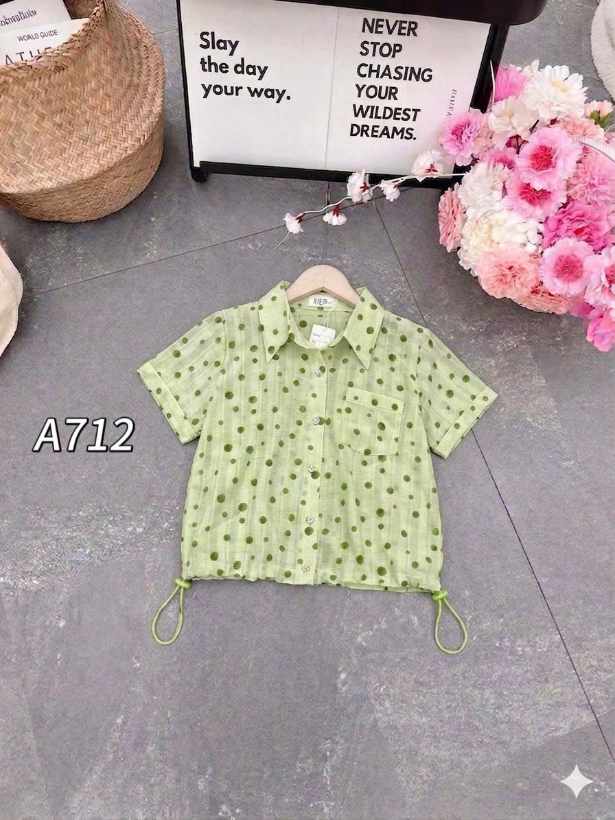 A712 Áo sơ mi túi ngực chấm bi