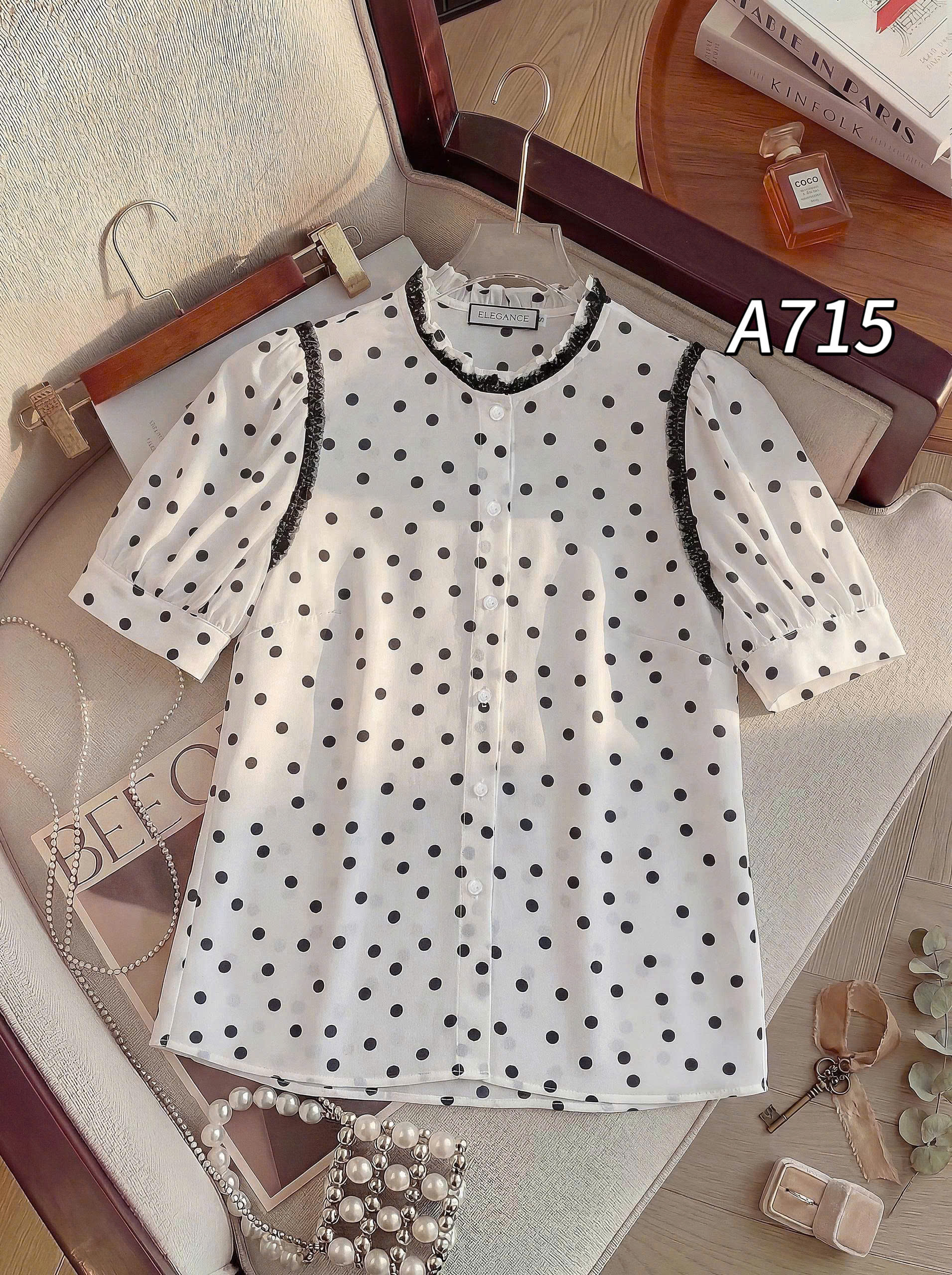 A715 Áo sơ mi chấm bi ren cổ