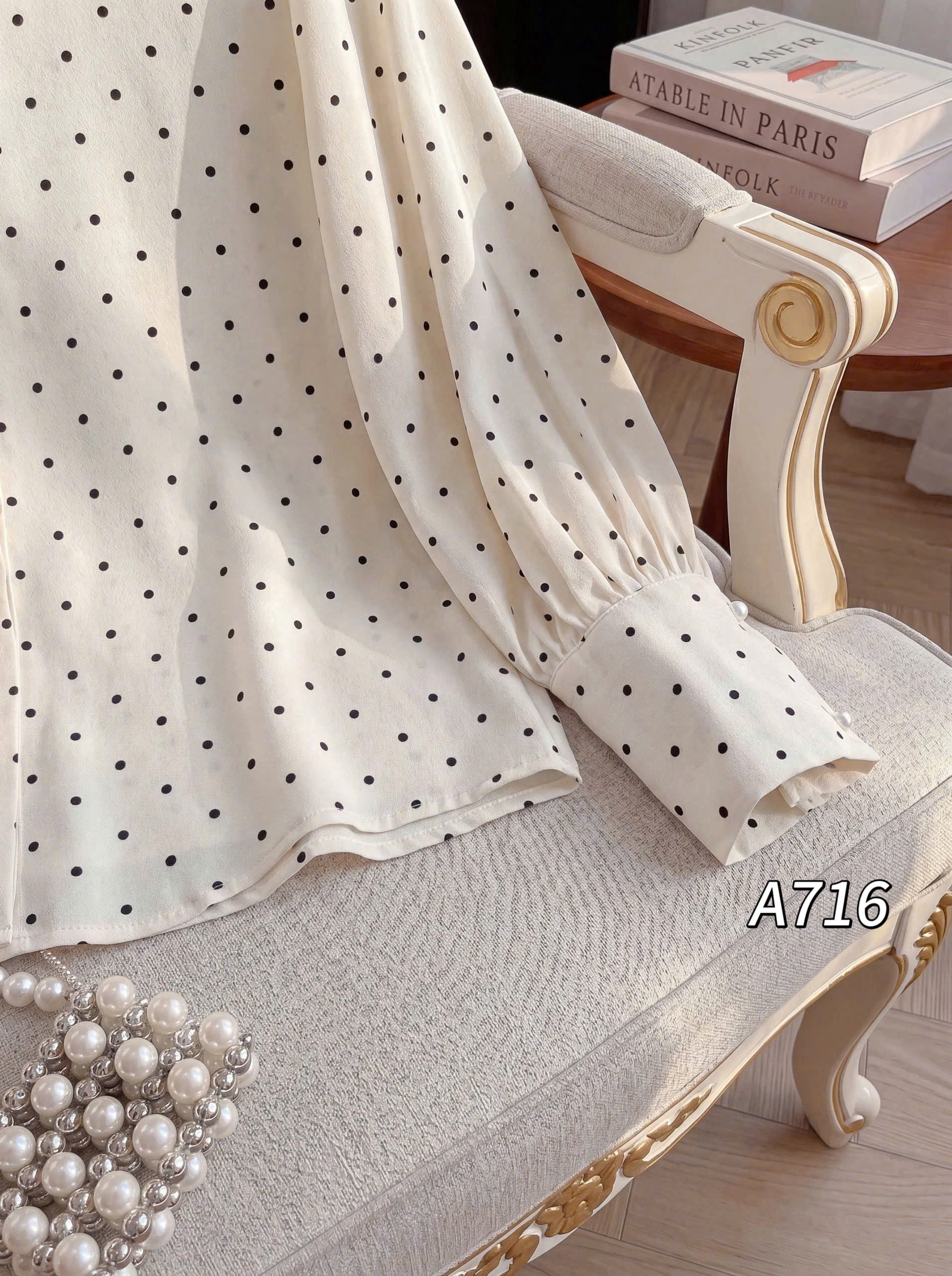 A716 Áo sơ mi chấm bi cổ tròn