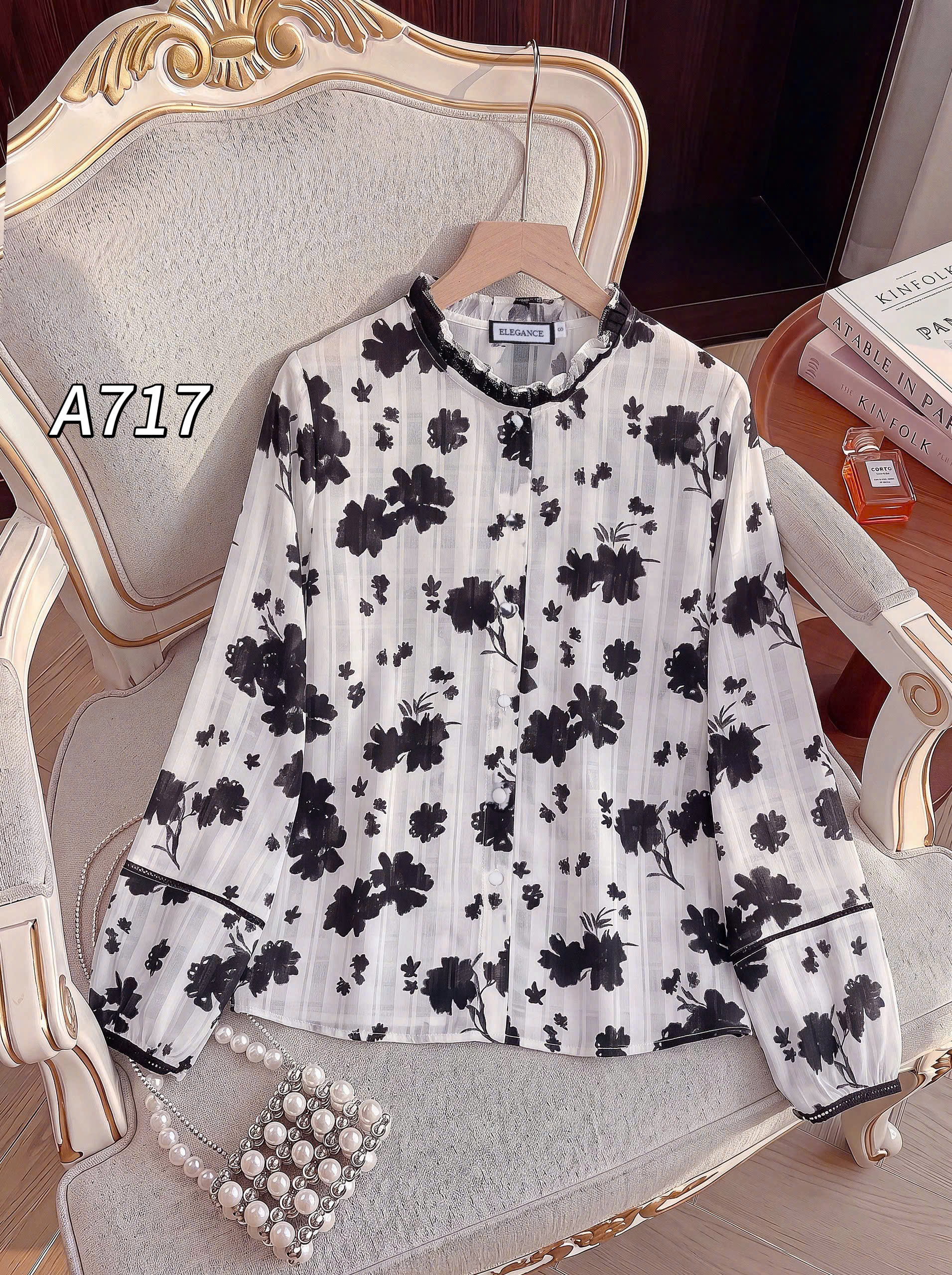 A717 Áo sơ mi hoa đen cổ ren