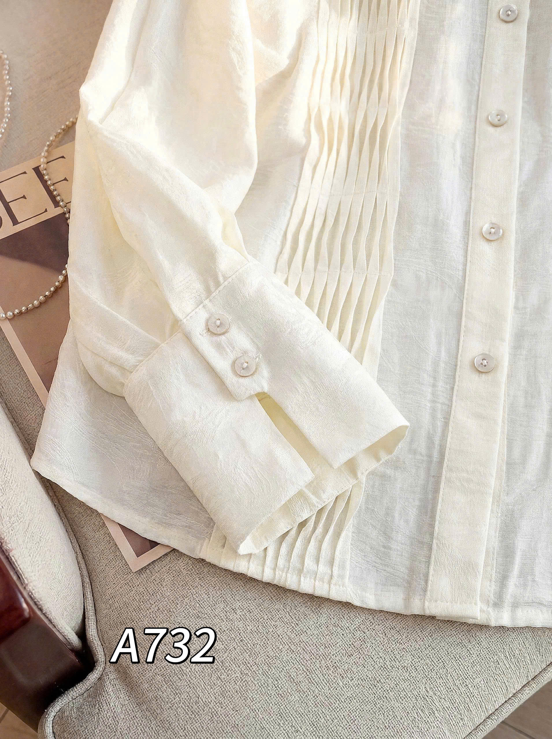 A732 Áo sơ mi ly dọc cổ nhọn