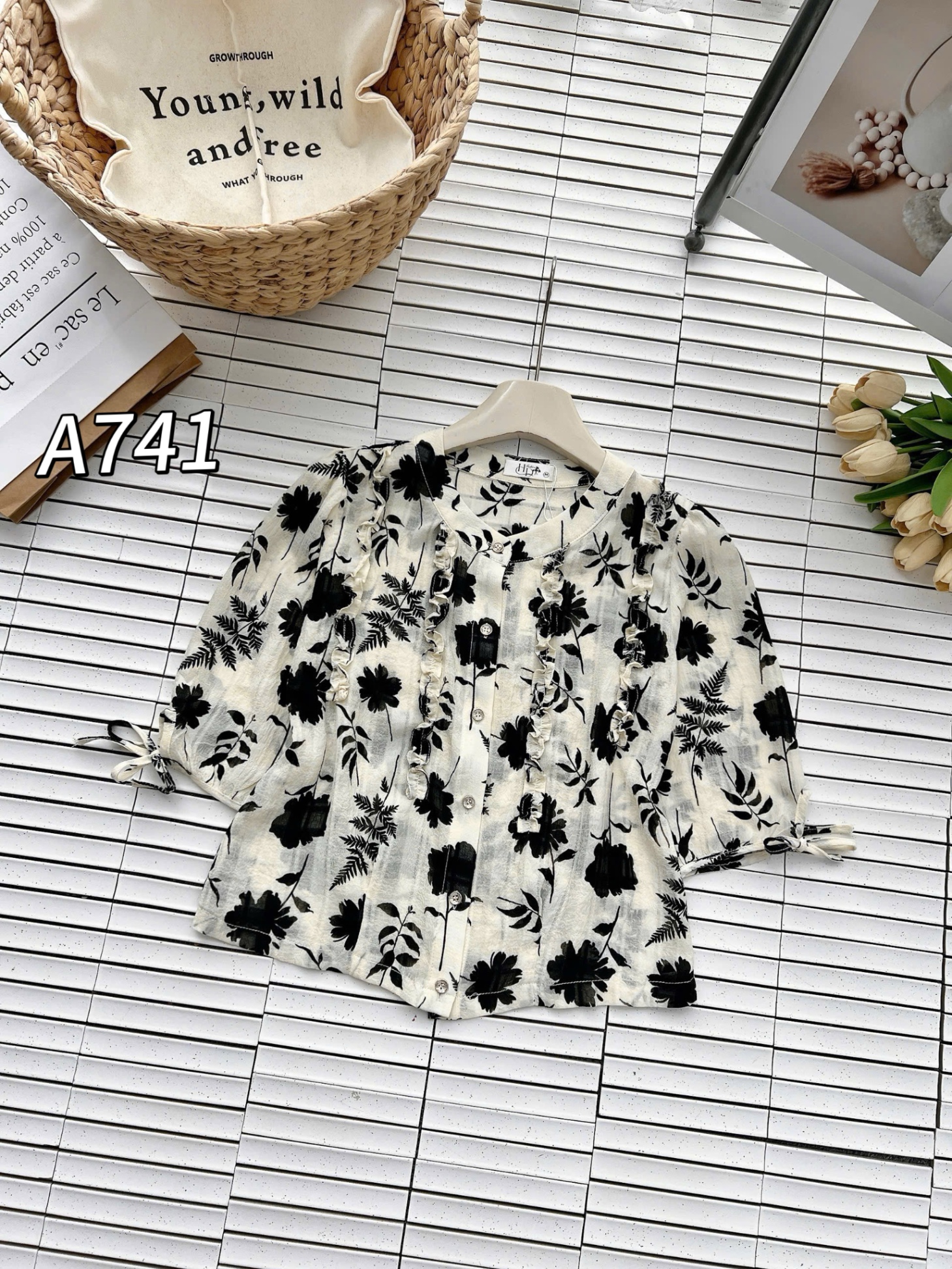 A741 Áo sơ mi hoa nhún cổ tròn