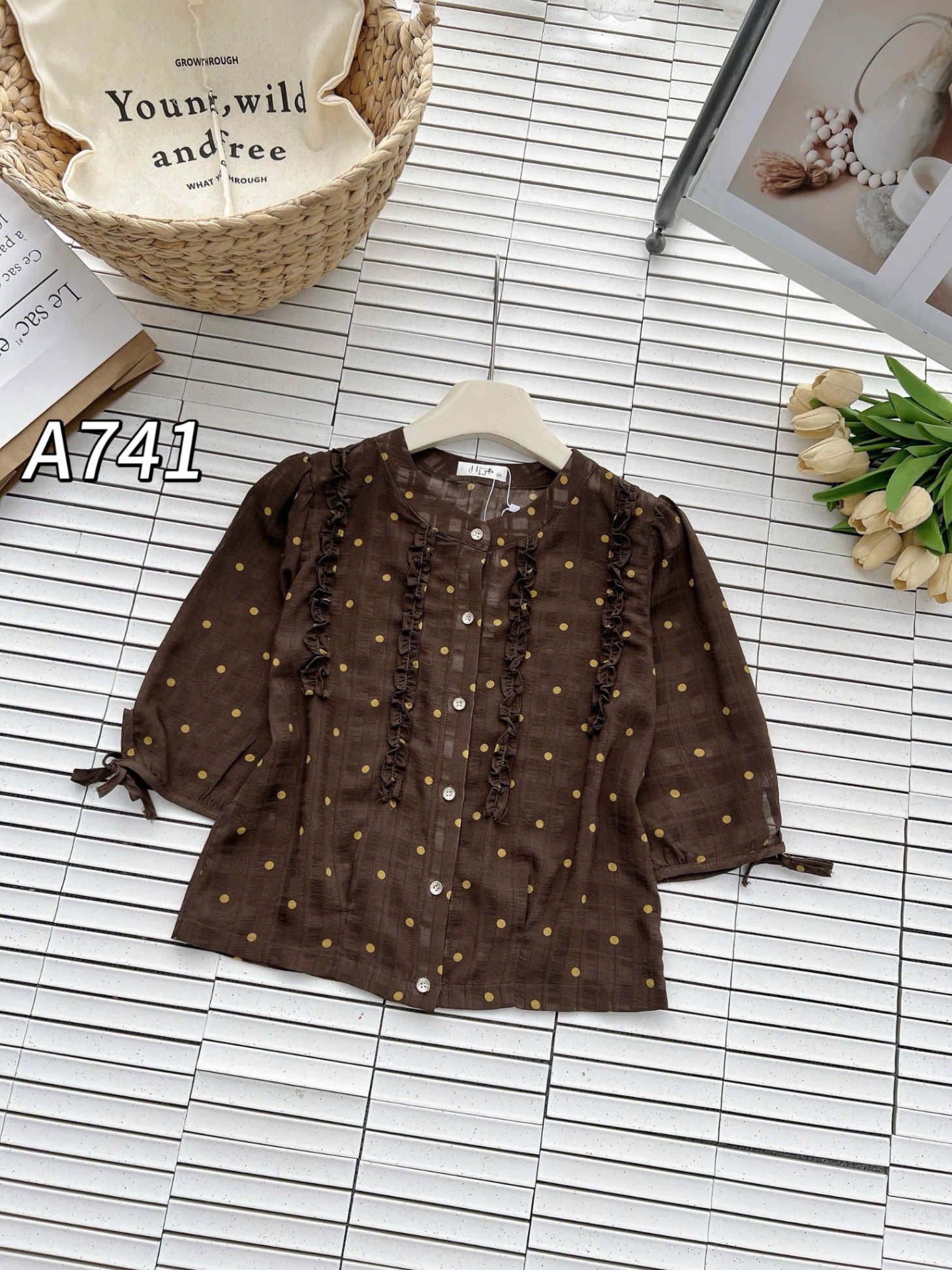 A741 Áo sơ mi hoa nhún cổ tròn