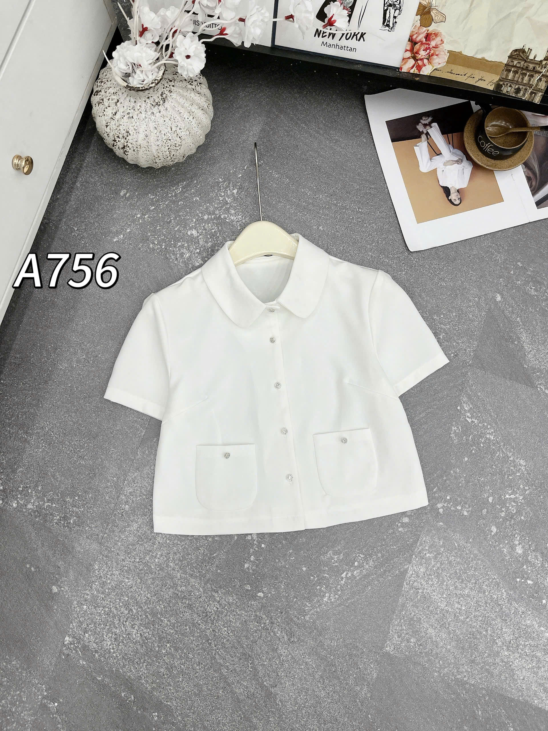 A756 Áo sơ mi cổ trắng túi cúc đá